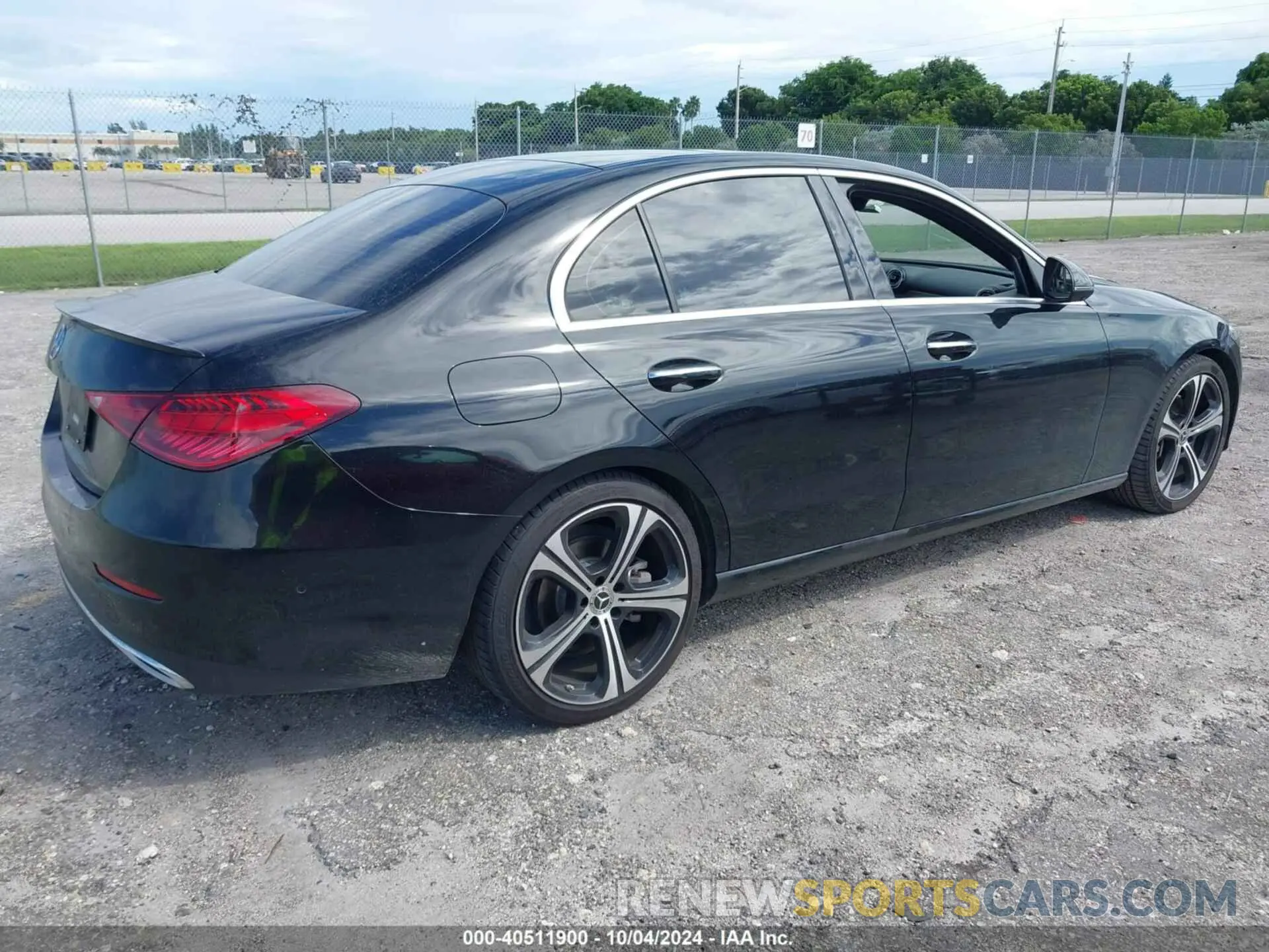 4 fotografías del automóvil dañado W1KAF4GB8NR020846 MERCEDES-BENZ C 300 2022