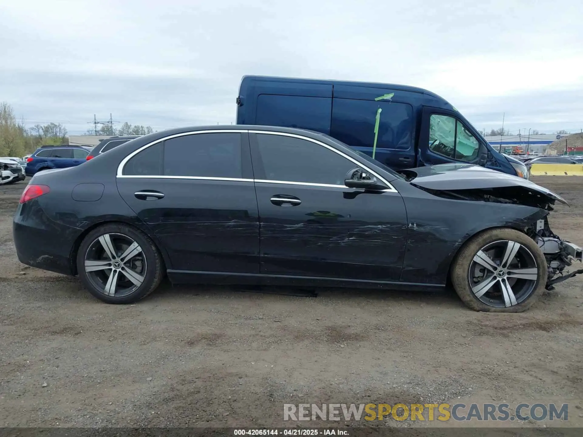 13 fotografías del automóvil dañado W1KAF4HB1NR063875 MERCEDES-BENZ C 300 2022