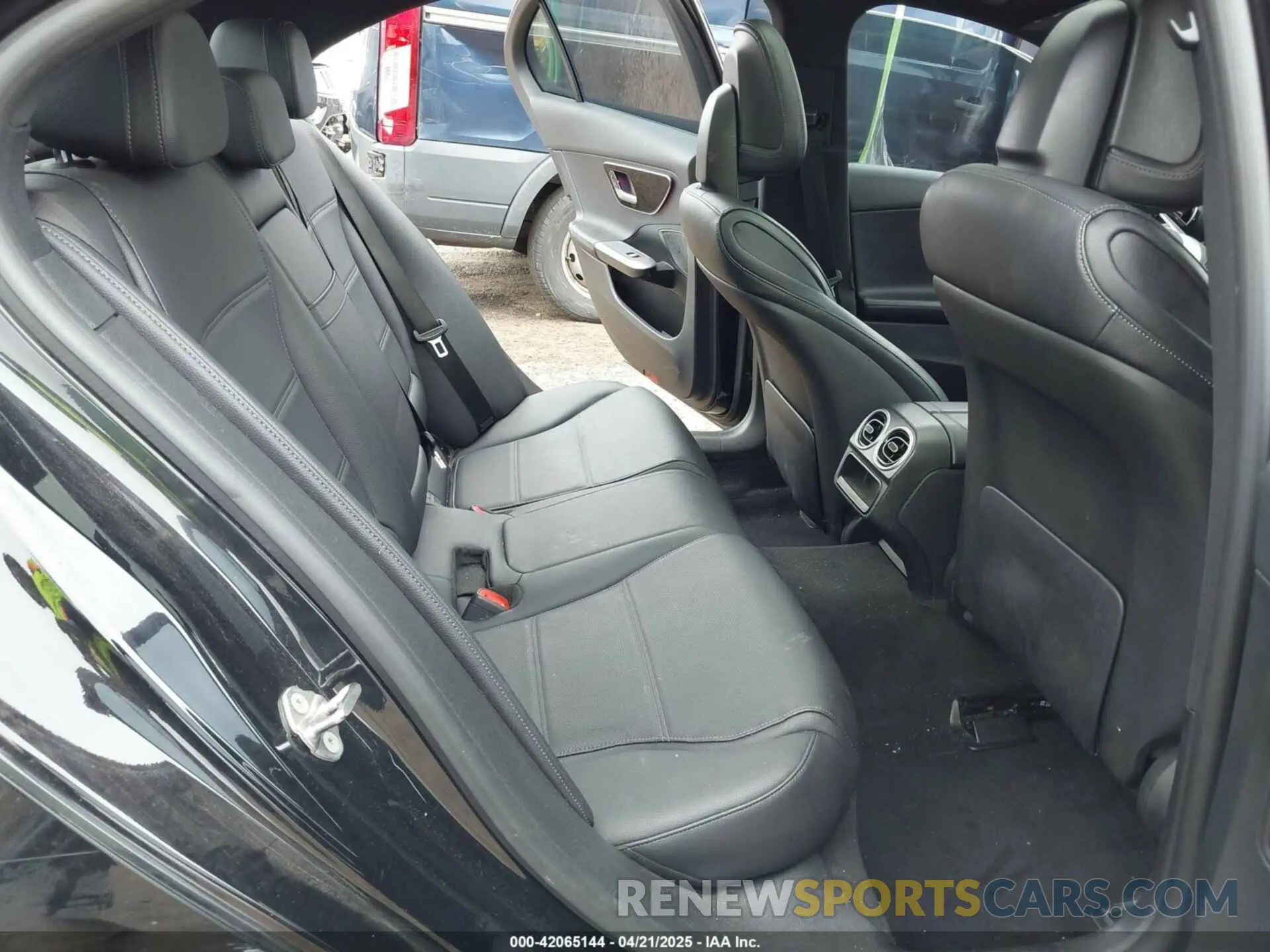 8 fotografías del automóvil dañado W1KAF4HB1NR063875 MERCEDES-BENZ C 300 2022