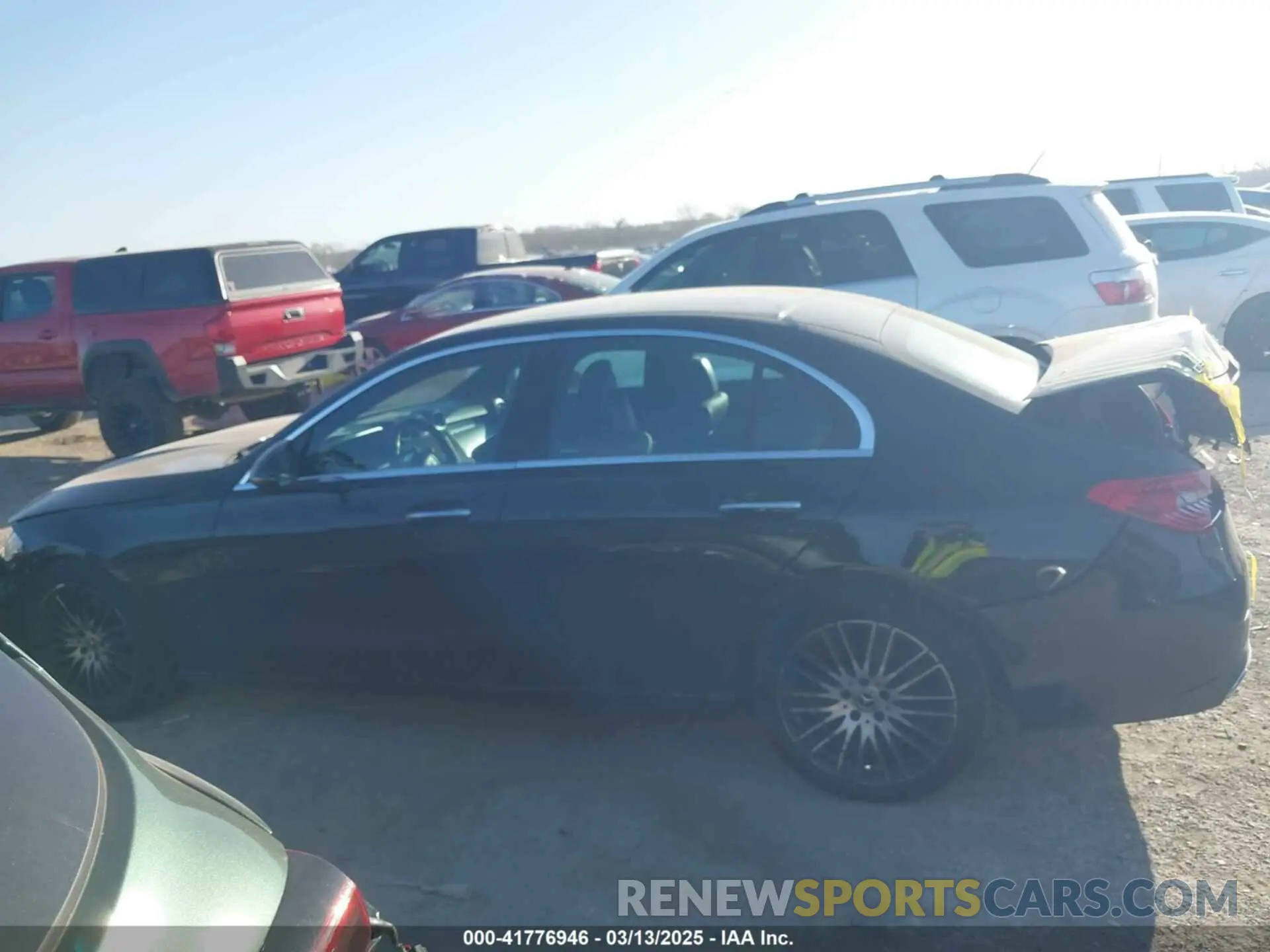 14 fotografías del automóvil dañado W1KAF4HB4NR058640 MERCEDES-BENZ C 300 2022