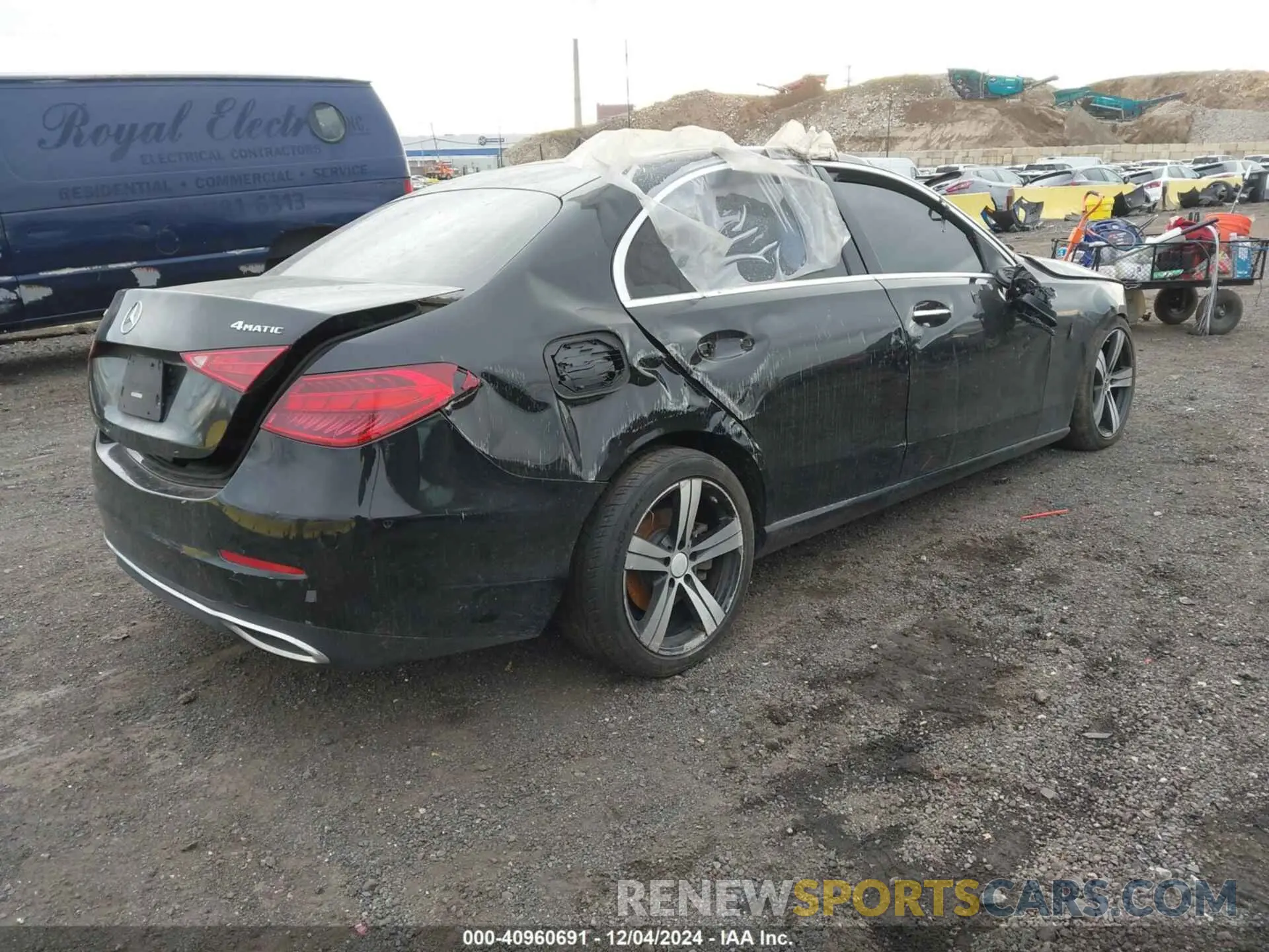 4 fotografías del automóvil dañado W1KAF4HB7NR035661 MERCEDES-BENZ C 300 2022