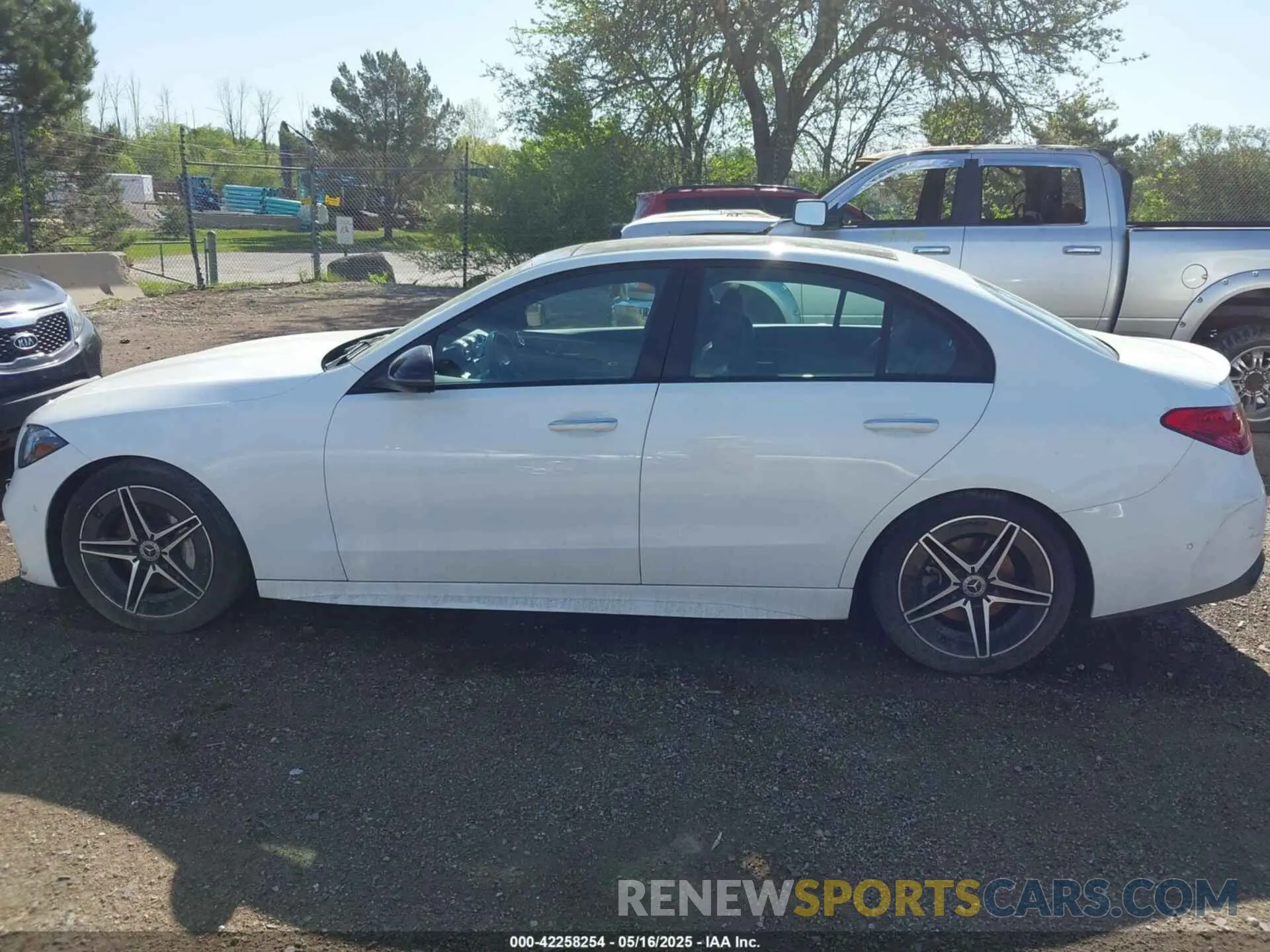 14 fotografías del automóvil dañado W1KAF4HBXNR049392 MERCEDES-BENZ C 300 2022