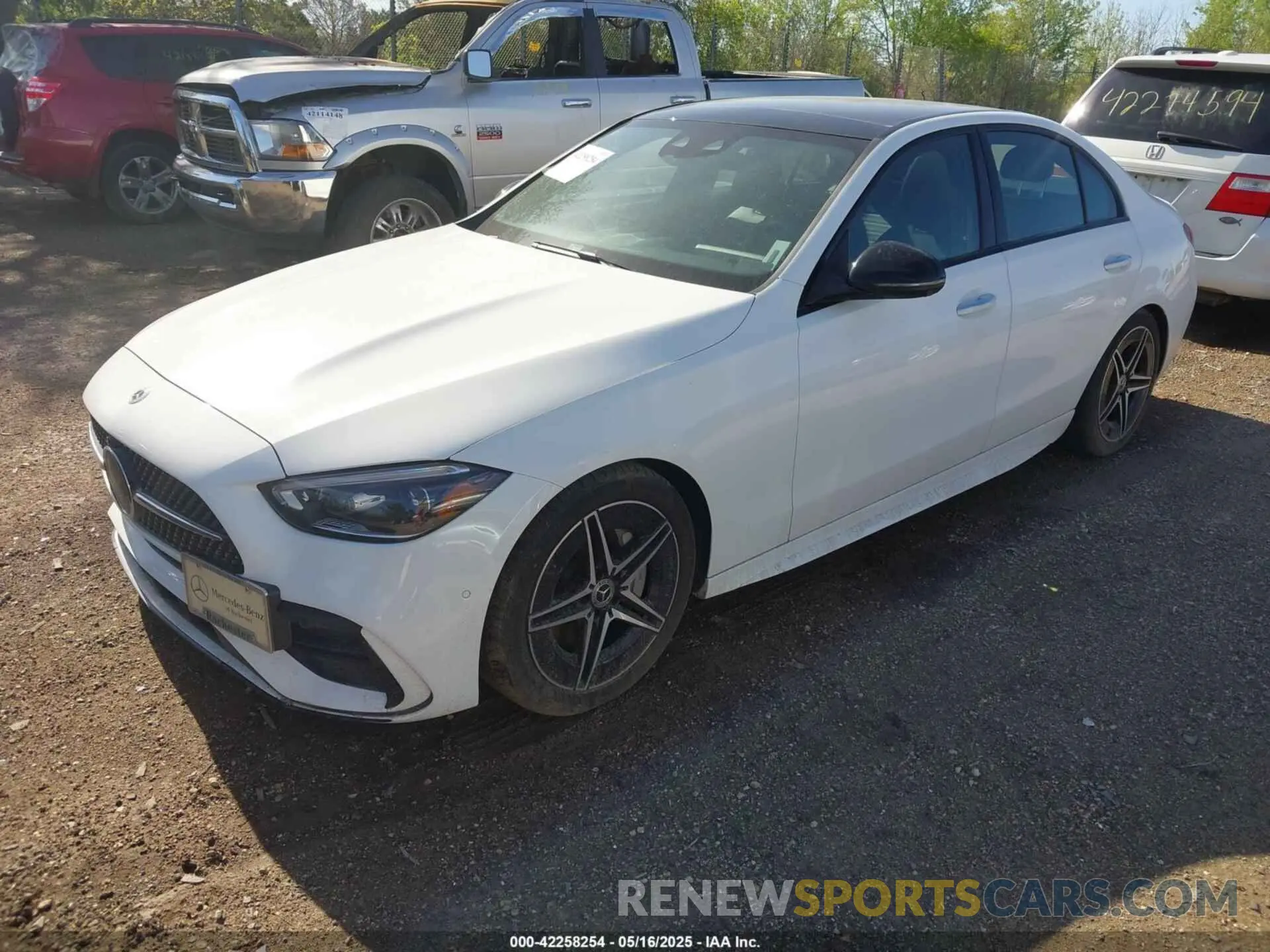 2 fotografías del automóvil dañado W1KAF4HBXNR049392 MERCEDES-BENZ C 300 2022