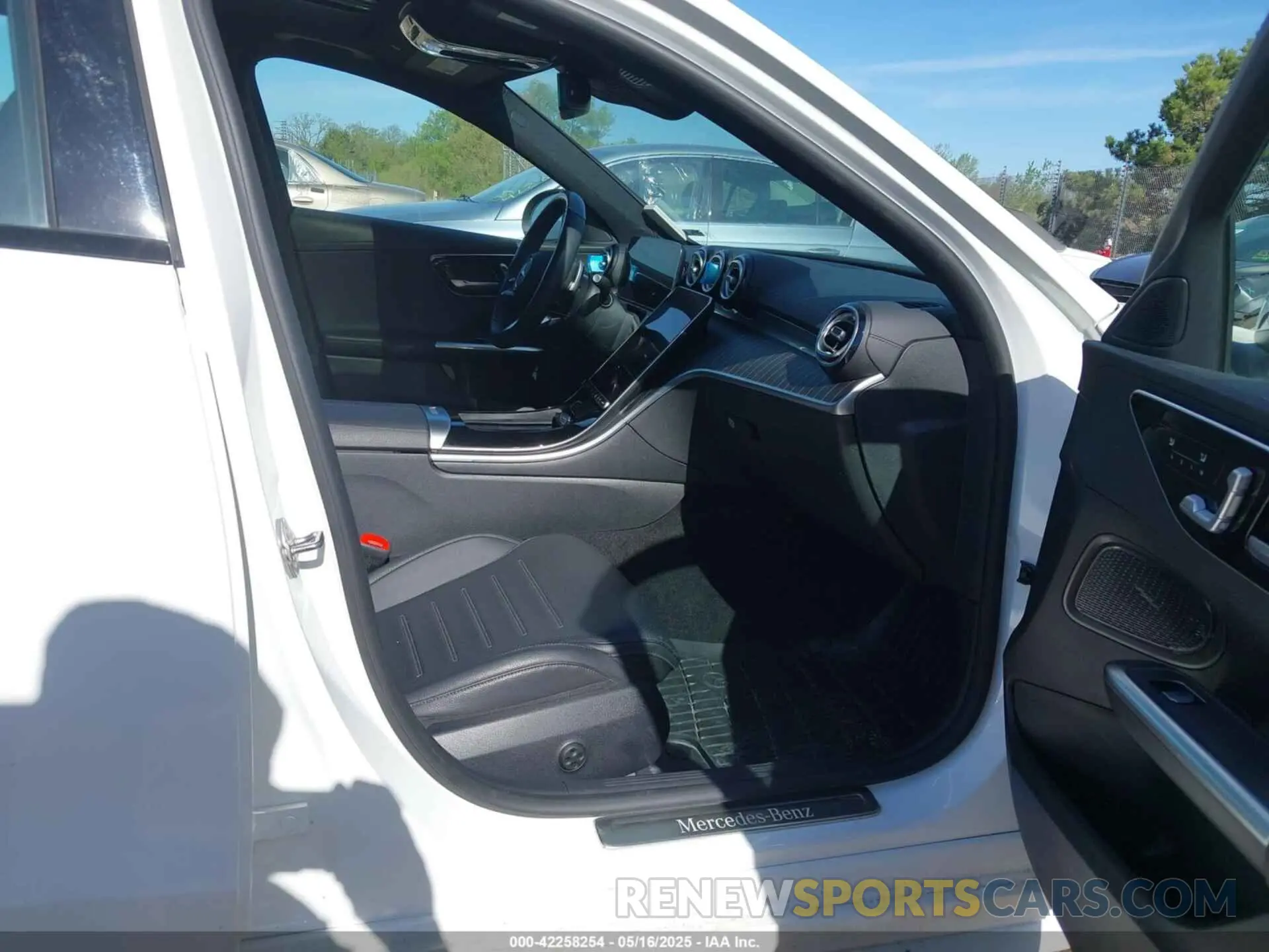 5 fotografías del automóvil dañado W1KAF4HBXNR049392 MERCEDES-BENZ C 300 2022