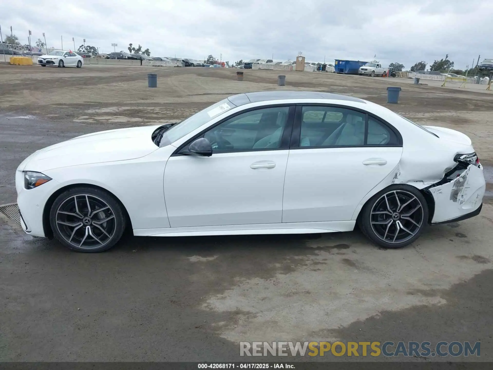 14 fotografías del automóvil dañado W1KAF4GB3PR121215 MERCEDES-BENZ C 300 2023