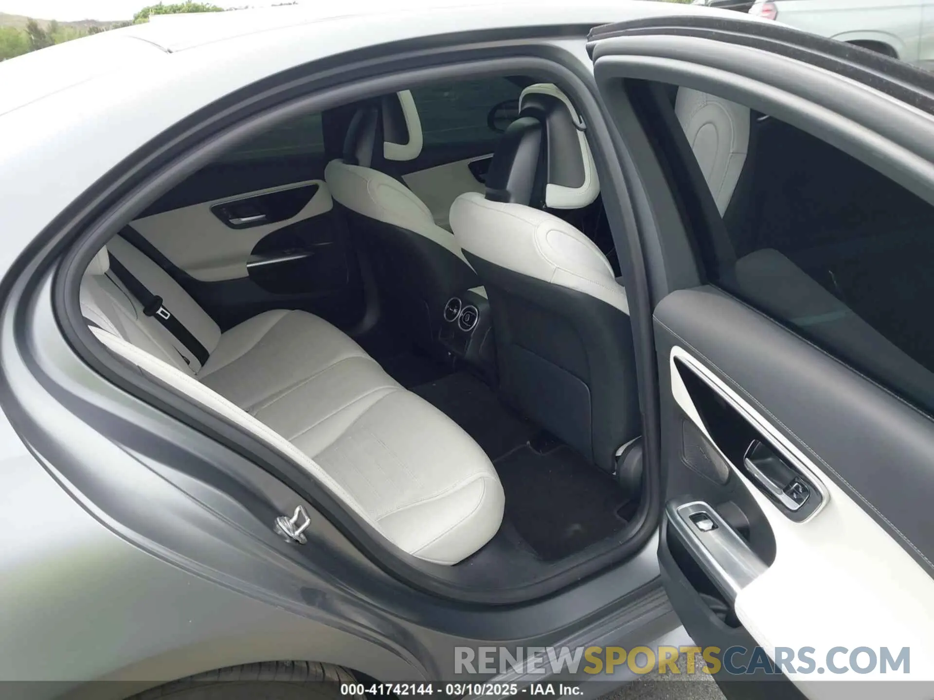 8 fotografías del automóvil dañado W1KAF4GB4PR090265 MERCEDES-BENZ C 300 2023