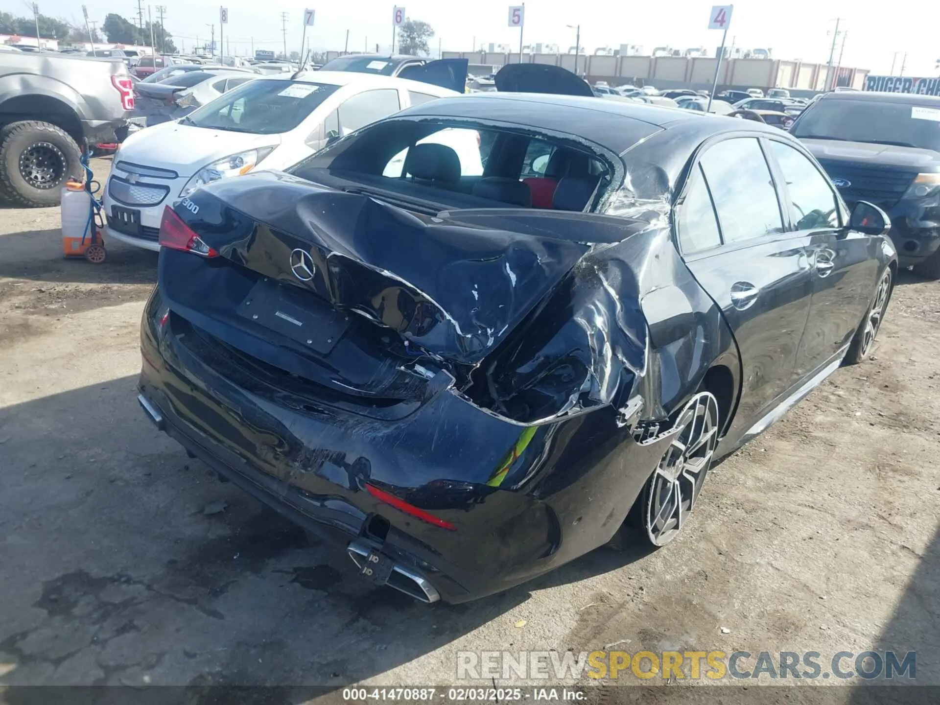 4 fotografías del automóvil dañado W1KAF4GB5PR081820 MERCEDES-BENZ C 300 2023