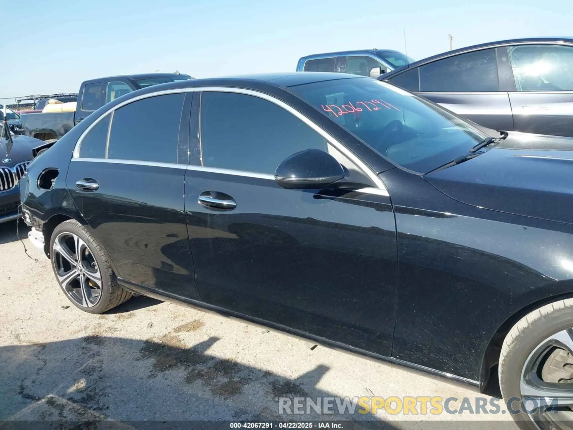 13 fotografías del automóvil dañado W1KAF4GB5PR139666 MERCEDES-BENZ C 300 2023