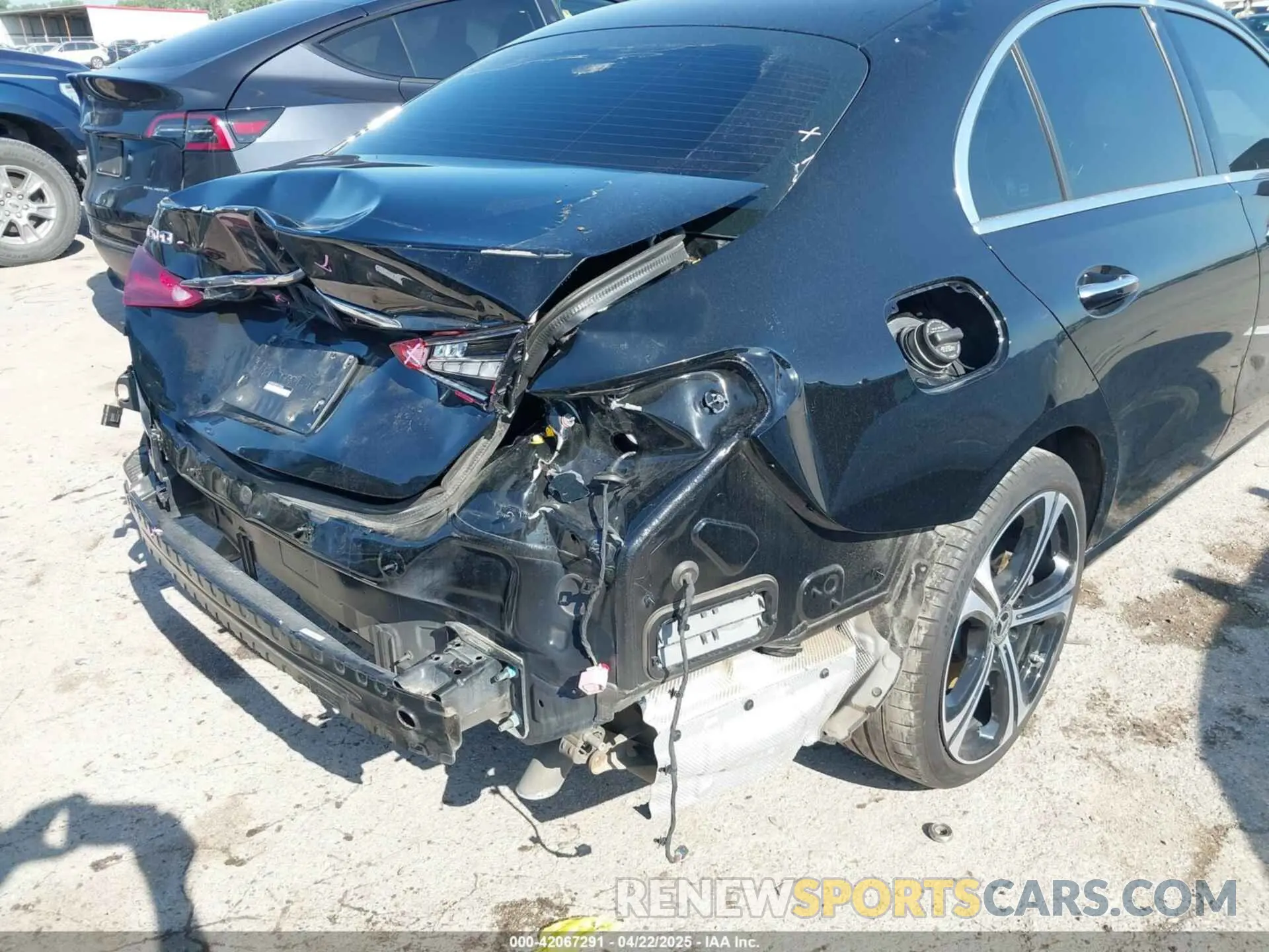 17 fotografías del automóvil dañado W1KAF4GB5PR139666 MERCEDES-BENZ C 300 2023