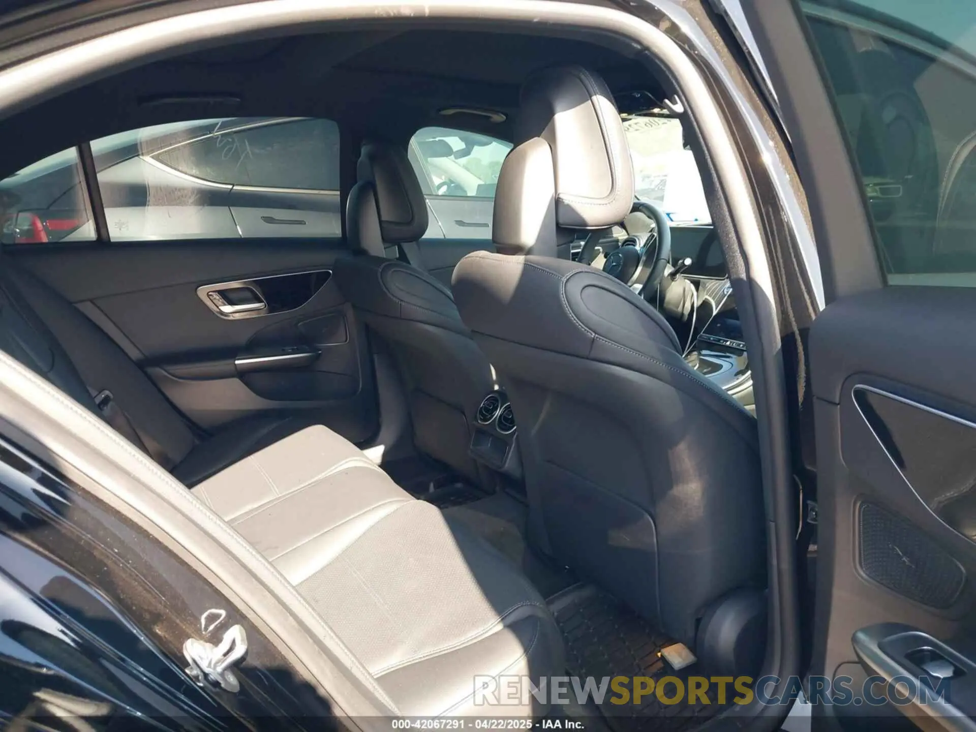 8 fotografías del automóvil dañado W1KAF4GB5PR139666 MERCEDES-BENZ C 300 2023