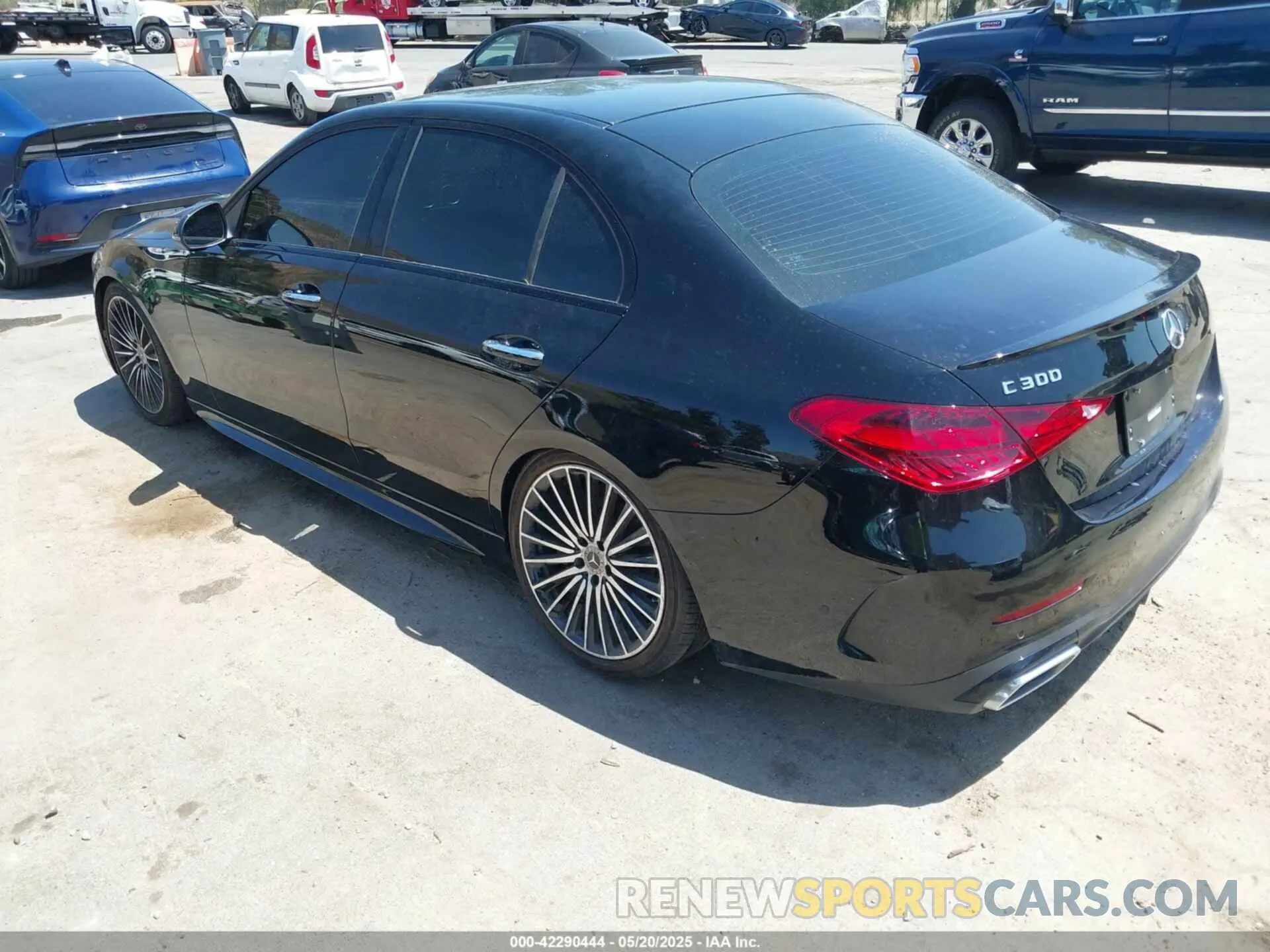 3 fotografías del automóvil dañado W1KAF4GB7PR154699 MERCEDES-BENZ C 300 2023