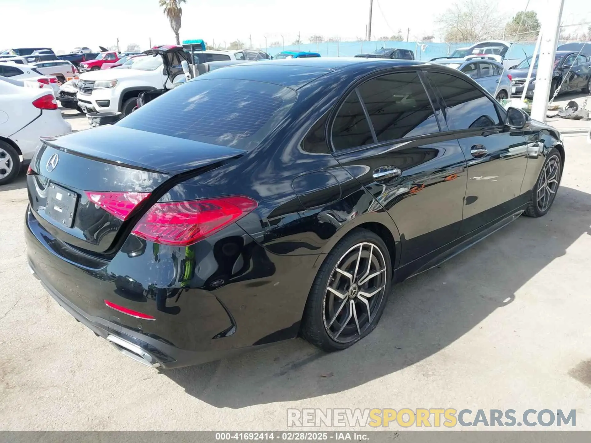 4 fotografías del automóvil dañado W1KAF4GB8PR139385 MERCEDES-BENZ C 300 2023