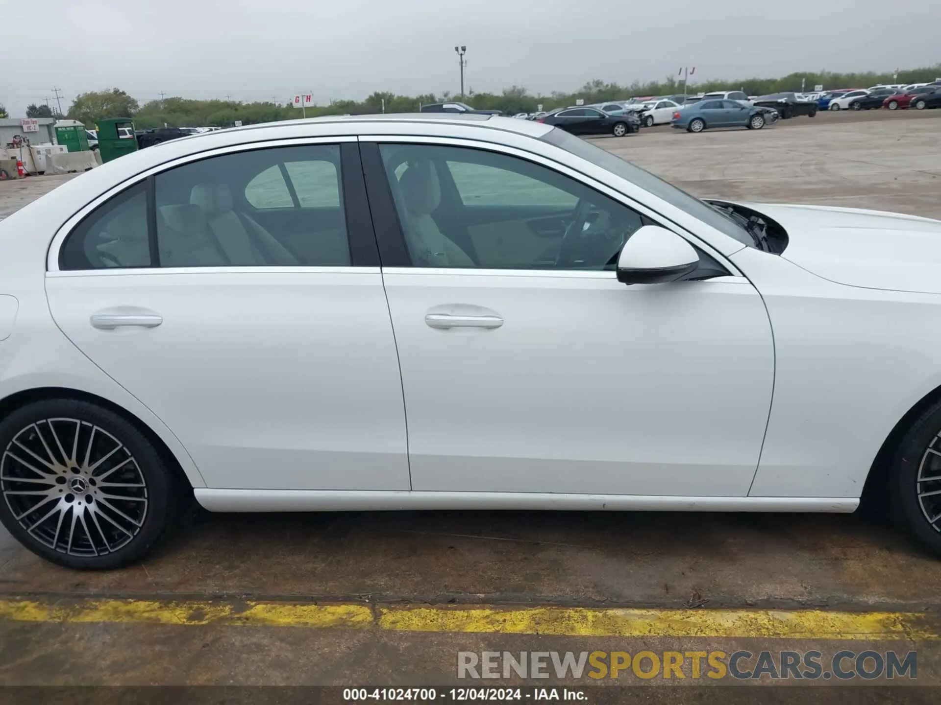 14 fotografías del automóvil dañado W1KAF4HB7PR133088 MERCEDES-BENZ C 300 2023