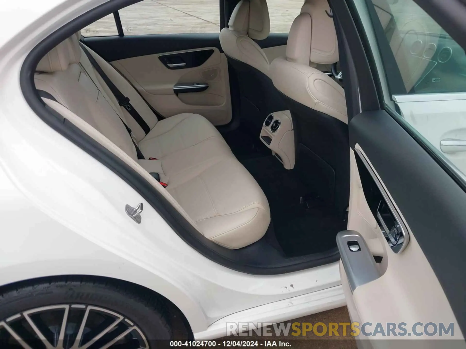 8 fotografías del automóvil dañado W1KAF4HB7PR133088 MERCEDES-BENZ C 300 2023
