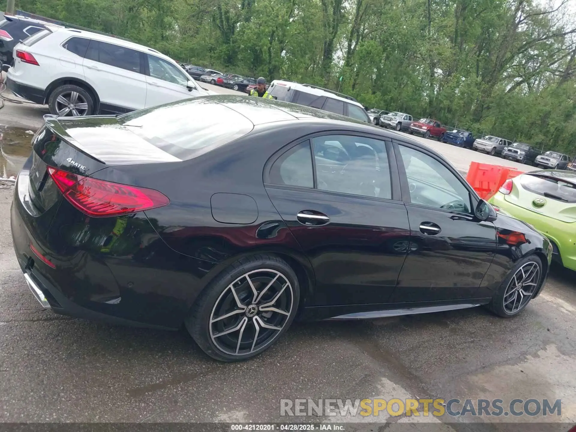 13 fotografías del automóvil dañado W1KAF4HBXPR102658 MERCEDES-BENZ C 300 2023