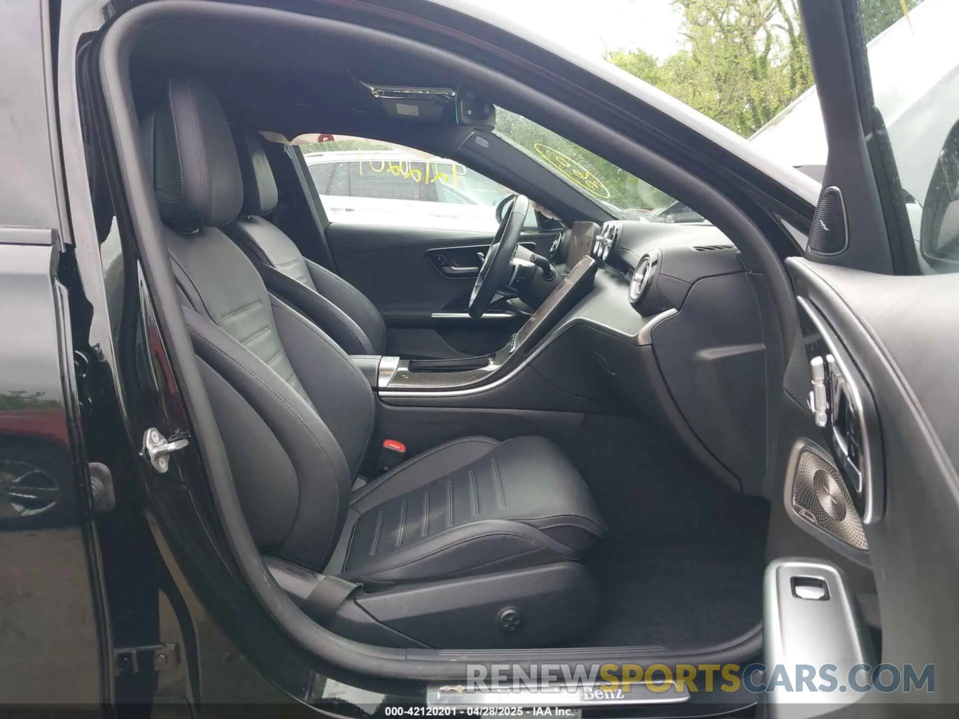 5 fotografías del automóvil dañado W1KAF4HBXPR102658 MERCEDES-BENZ C 300 2023