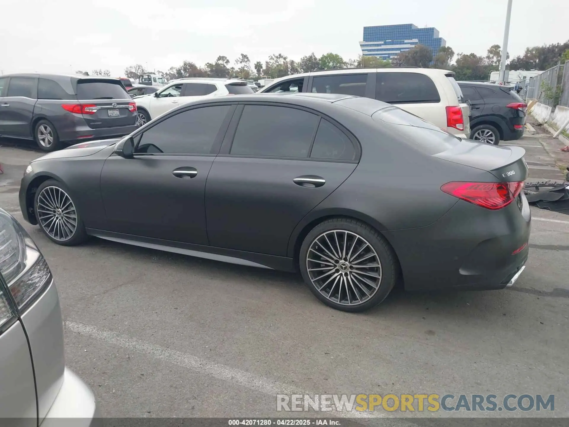 14 fotografías del automóvil dañado W1KAF4GB0RR228984 MERCEDES-BENZ C 300 2024