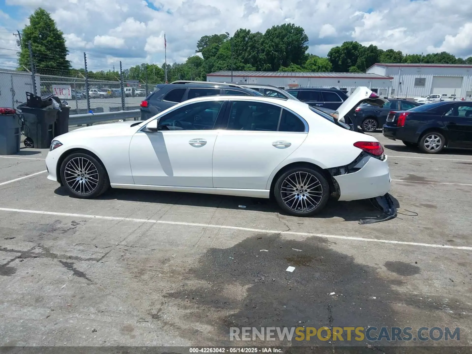 14 fotografías del automóvil dañado W1KAF4GB0RR234798 MERCEDES-BENZ C 300 2024