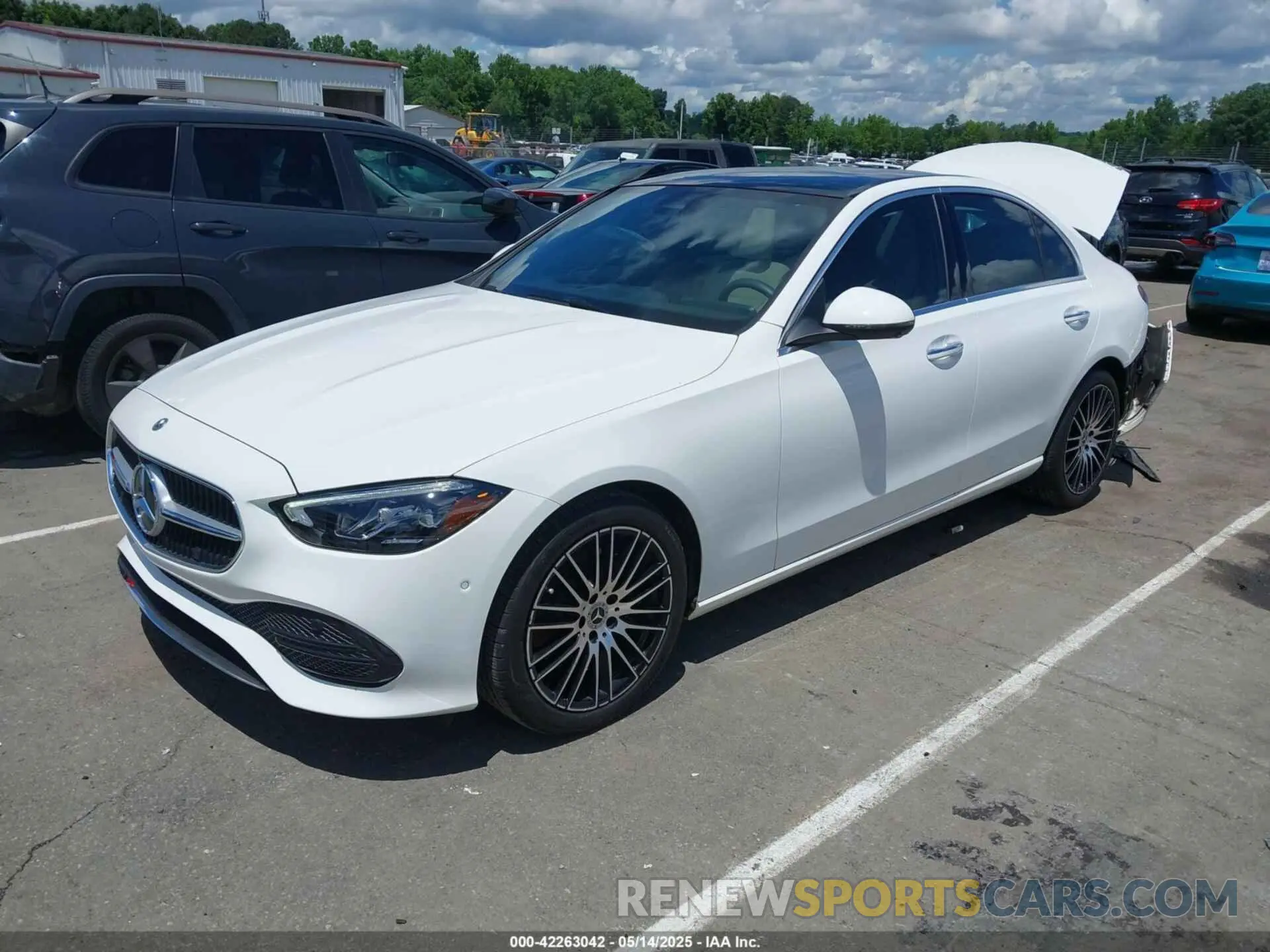 2 fotografías del automóvil dañado W1KAF4GB0RR234798 MERCEDES-BENZ C 300 2024