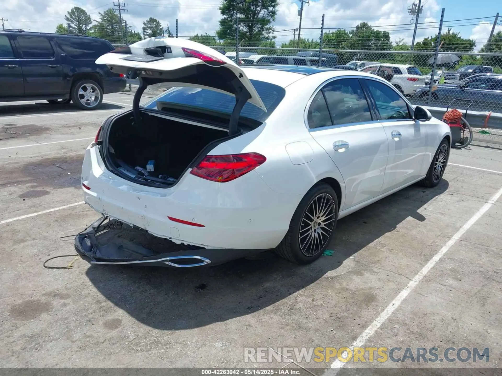 4 fotografías del automóvil dañado W1KAF4GB0RR234798 MERCEDES-BENZ C 300 2024