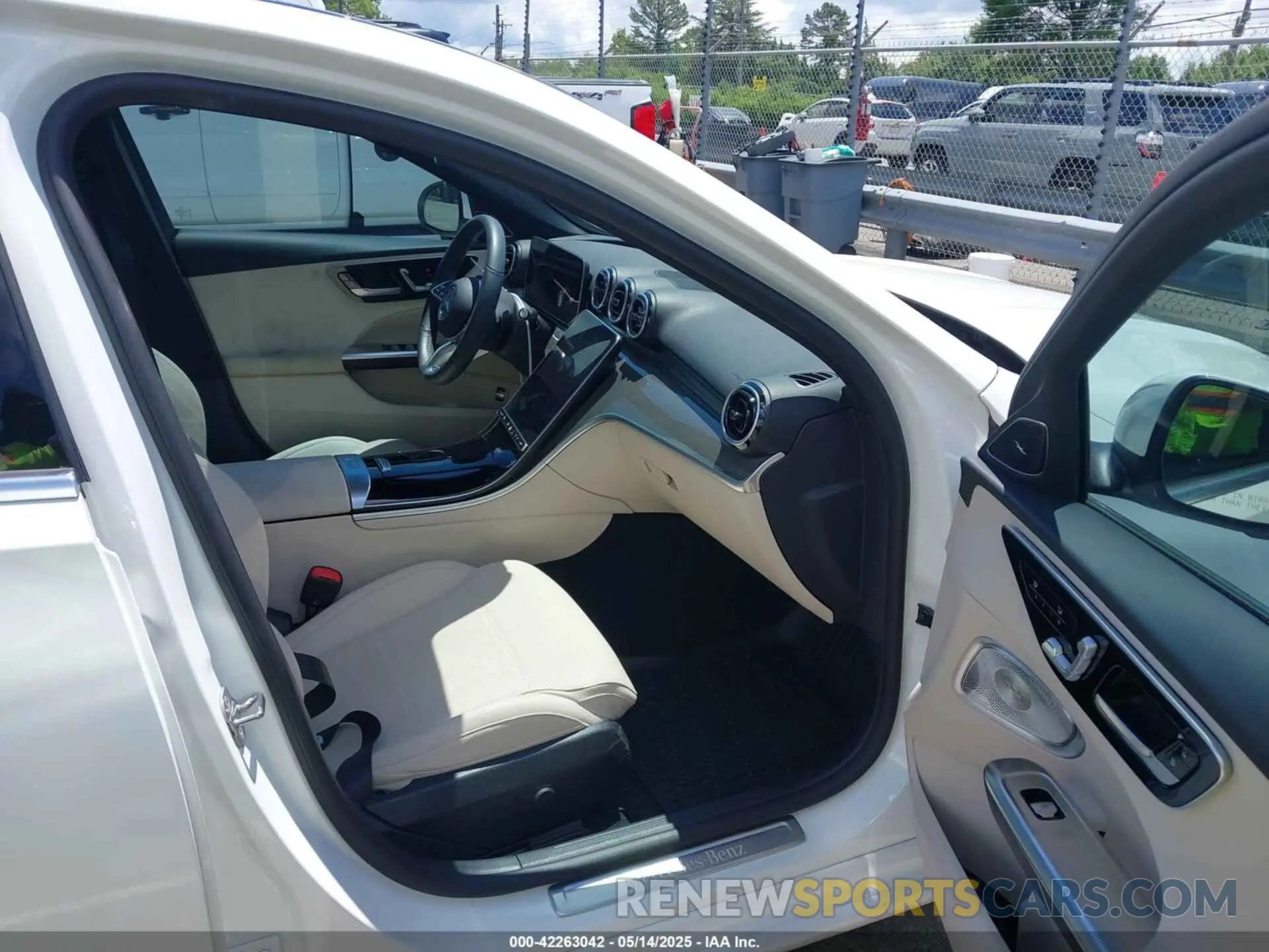 5 fotografías del automóvil dañado W1KAF4GB0RR234798 MERCEDES-BENZ C 300 2024
