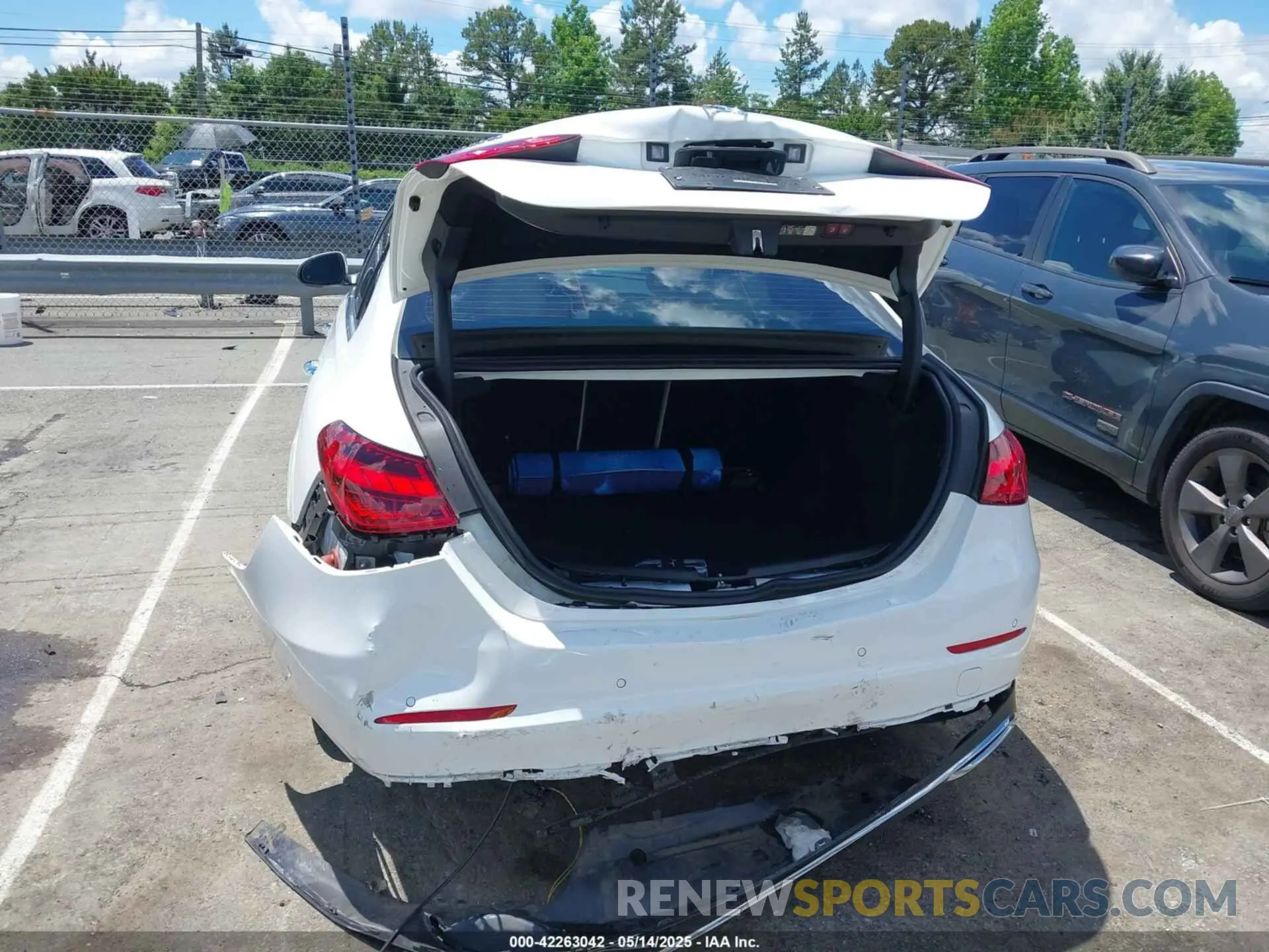 6 fotografías del automóvil dañado W1KAF4GB0RR234798 MERCEDES-BENZ C 300 2024