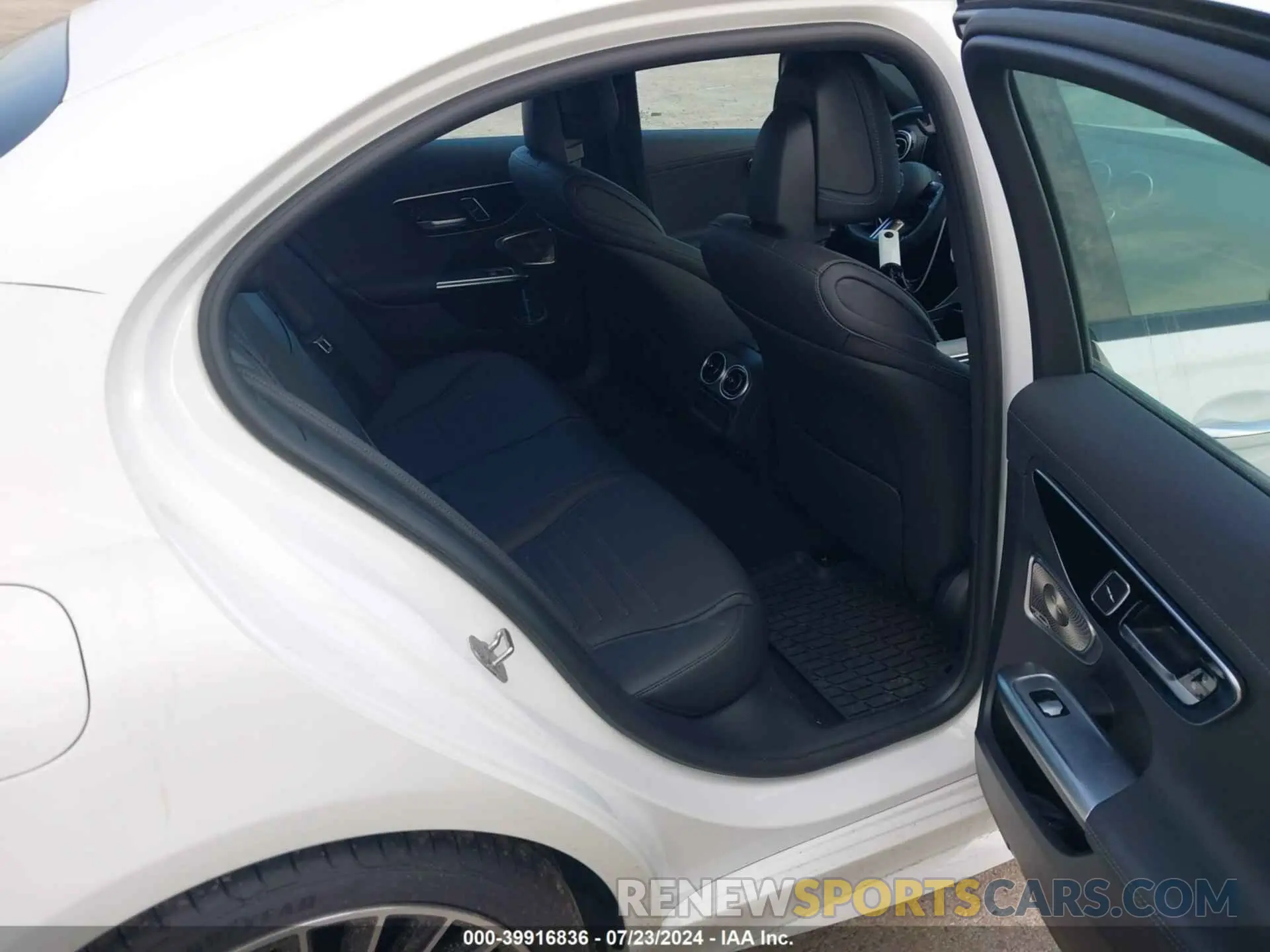 8 fotografías del automóvil dañado W1KAF4GB1RR181934 MERCEDES-BENZ C 300 2024