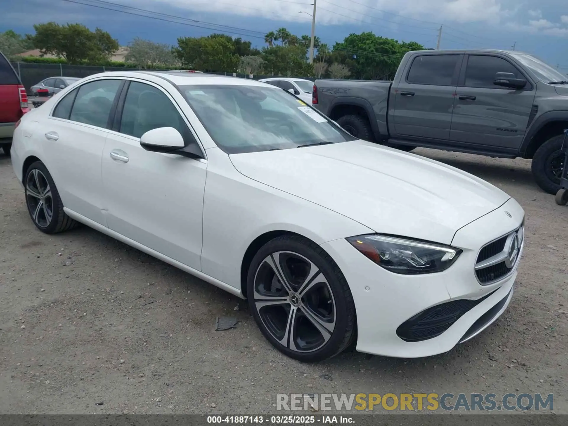 1 fotografías del automóvil dañado W1KAF4GB3RR162933 MERCEDES-BENZ C 300 2024