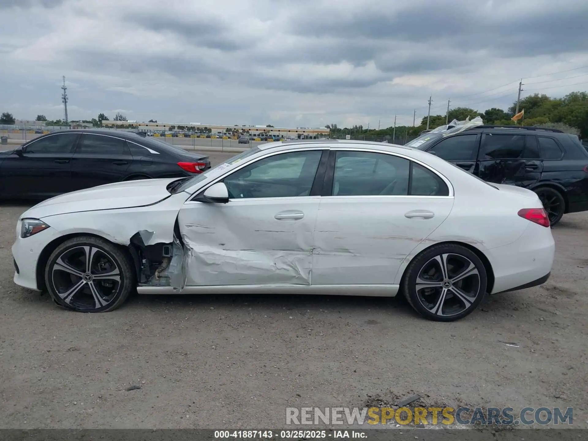 14 fotografías del automóvil dañado W1KAF4GB3RR162933 MERCEDES-BENZ C 300 2024