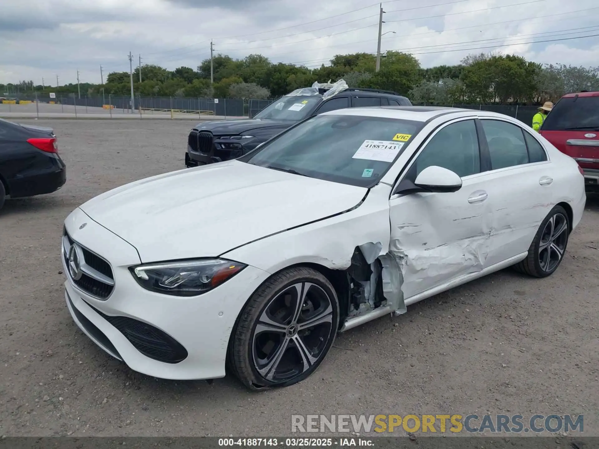 2 fotografías del automóvil dañado W1KAF4GB3RR162933 MERCEDES-BENZ C 300 2024
