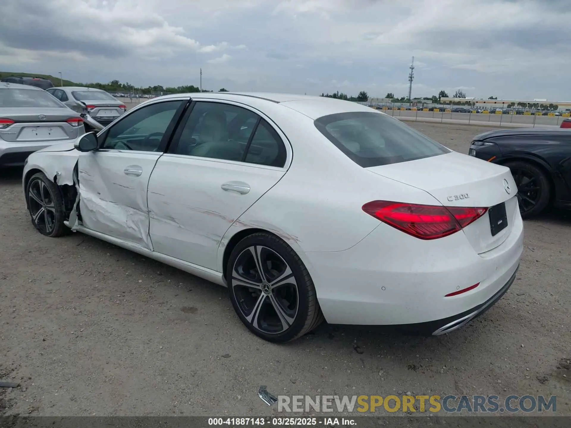 3 fotografías del automóvil dañado W1KAF4GB3RR162933 MERCEDES-BENZ C 300 2024