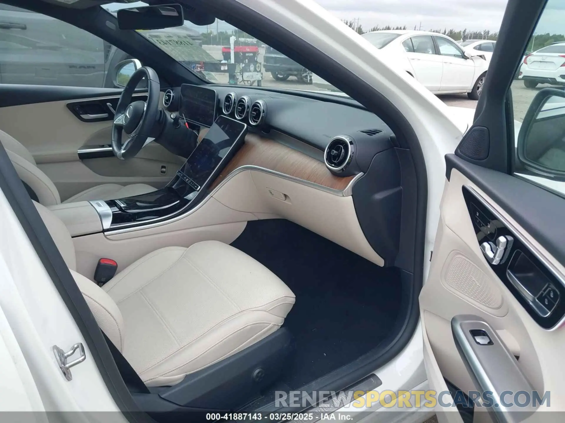 5 fotografías del automóvil dañado W1KAF4GB3RR162933 MERCEDES-BENZ C 300 2024