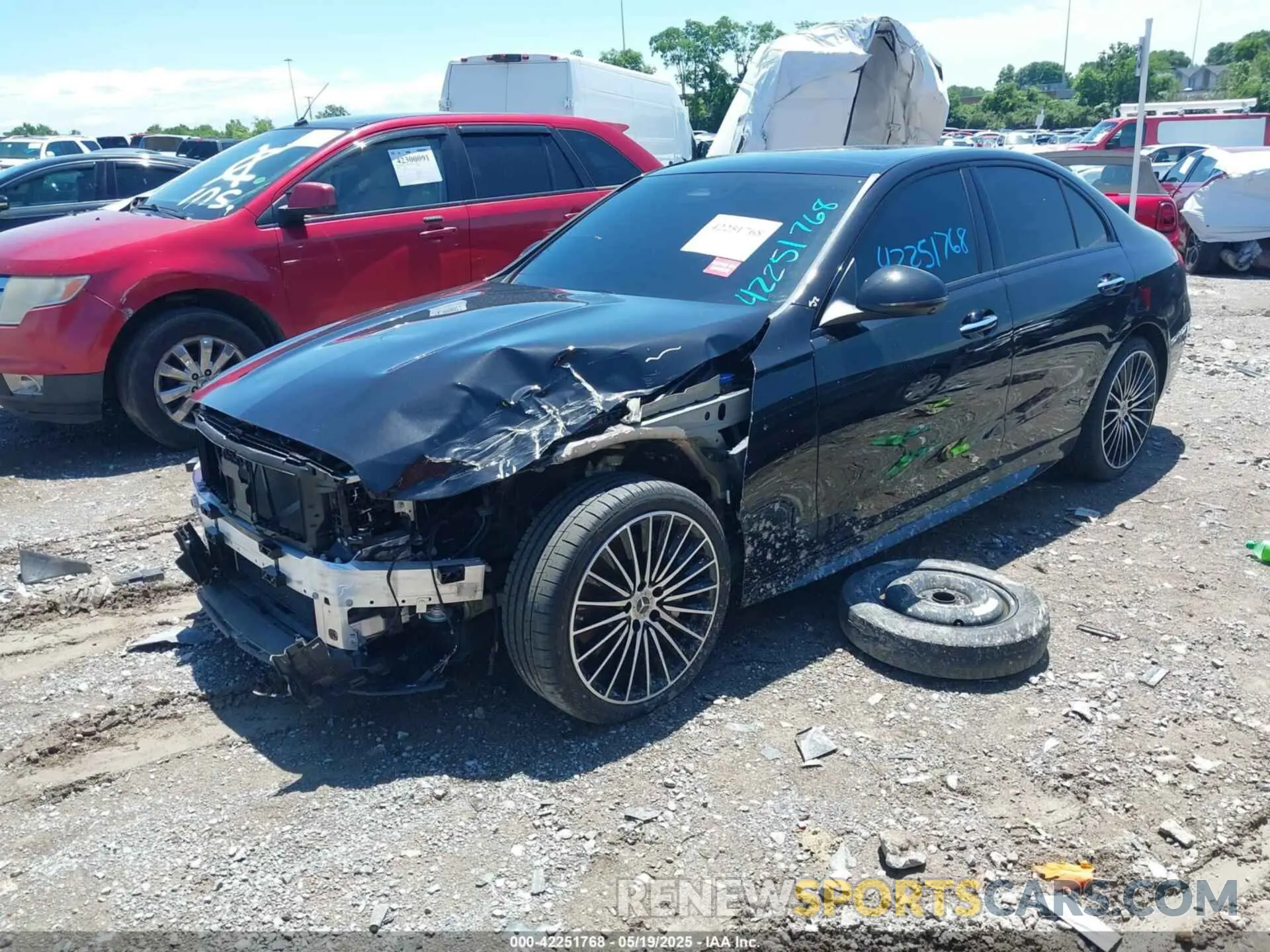 2 fotografías del automóvil dañado W1KAF4GB3RR226050 MERCEDES-BENZ C 300 2024