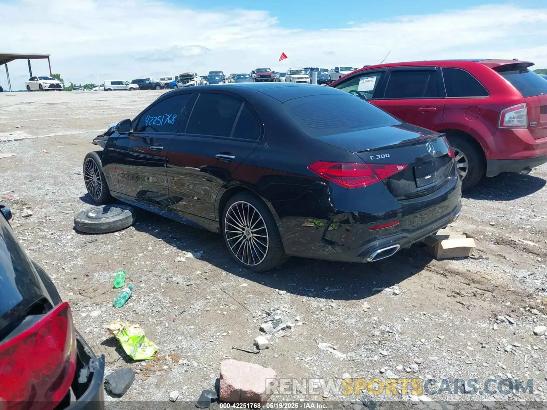 3 fotografías del automóvil dañado W1KAF4GB3RR226050 MERCEDES-BENZ C 300 2024