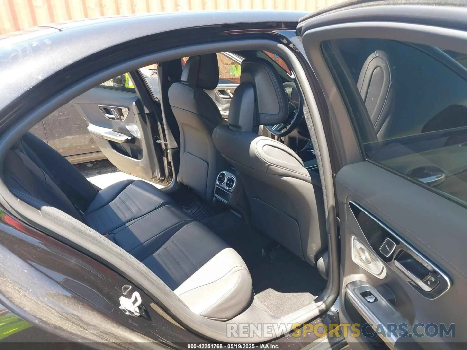 8 fotografías del automóvil dañado W1KAF4GB3RR226050 MERCEDES-BENZ C 300 2024