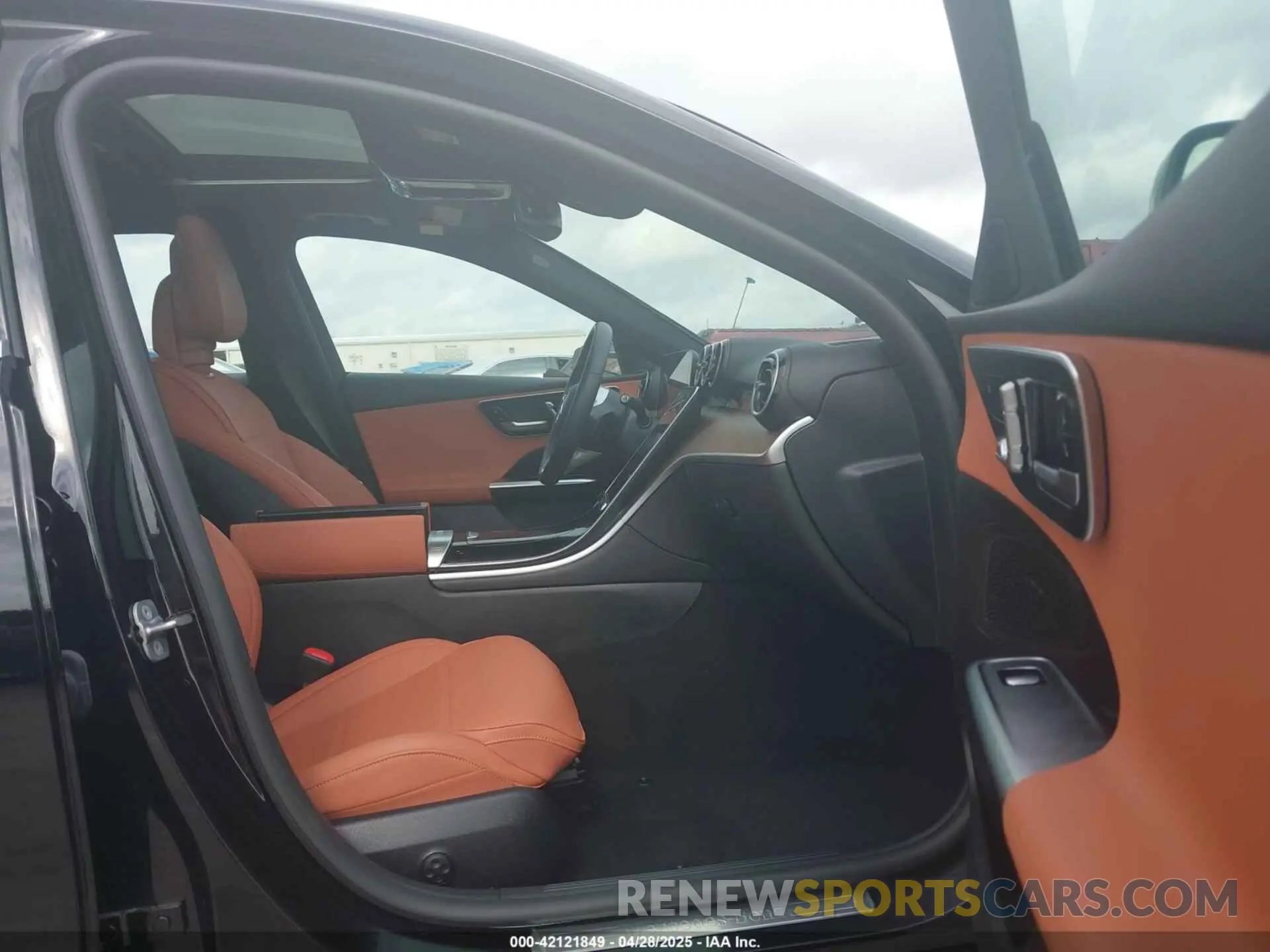5 fotografías del automóvil dañado W1KAF4GB3RR235704 MERCEDES-BENZ C 300 2024