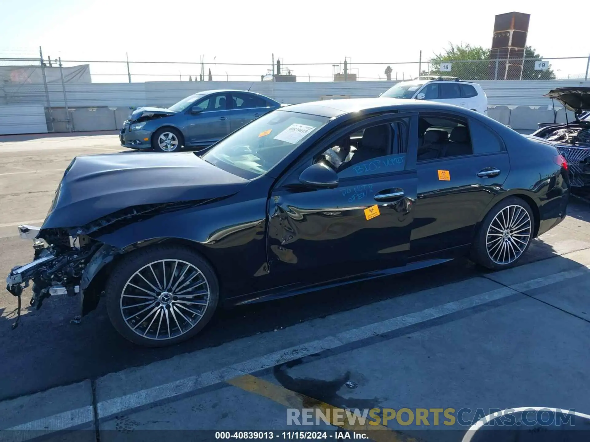 2 fotografías del automóvil dañado W1KAF4GB4RR215932 MERCEDES-BENZ C 300 2024
