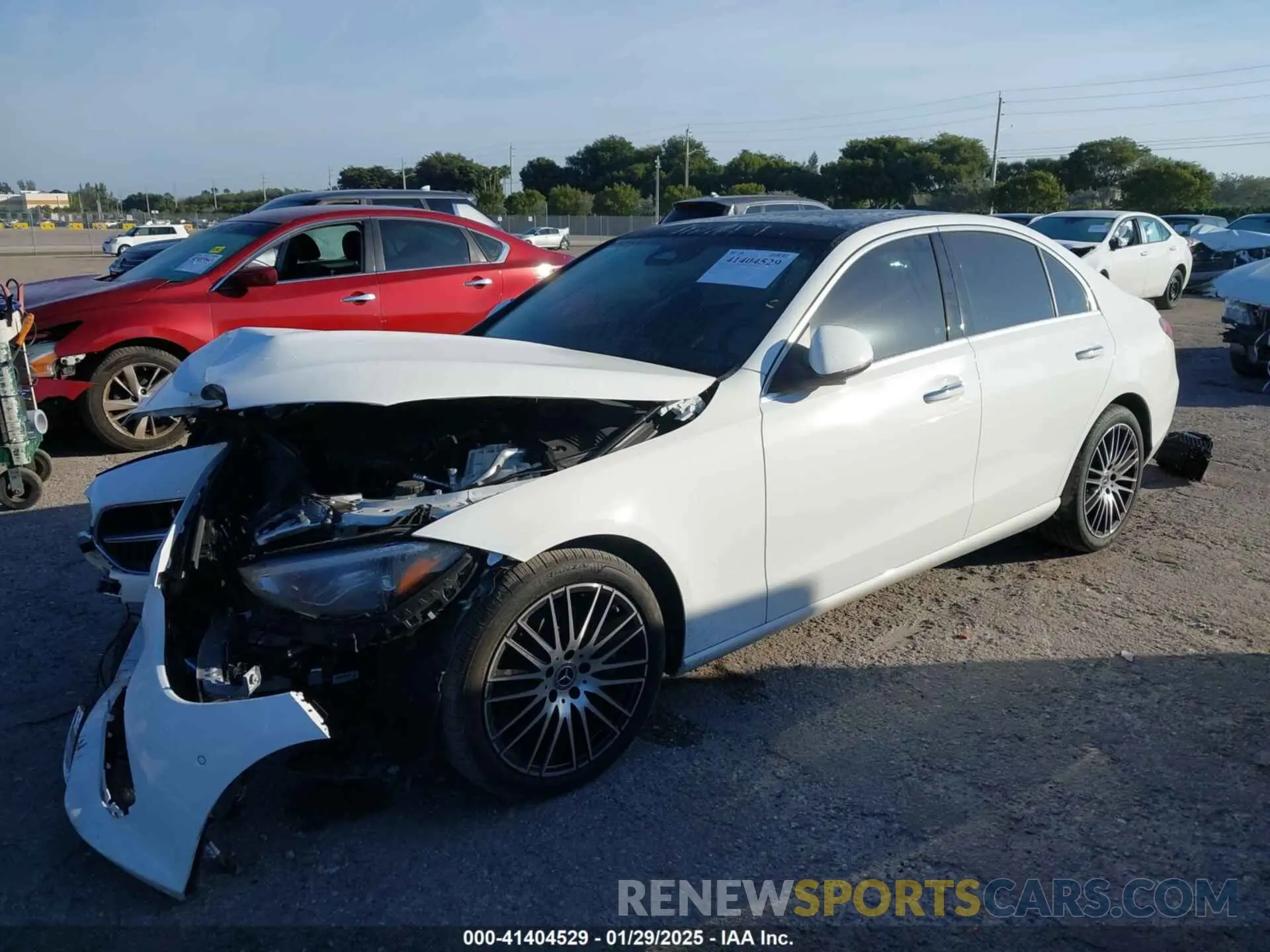 2 fotografías del automóvil dañado W1KAF4GB7RR228867 MERCEDES-BENZ C 300 2024