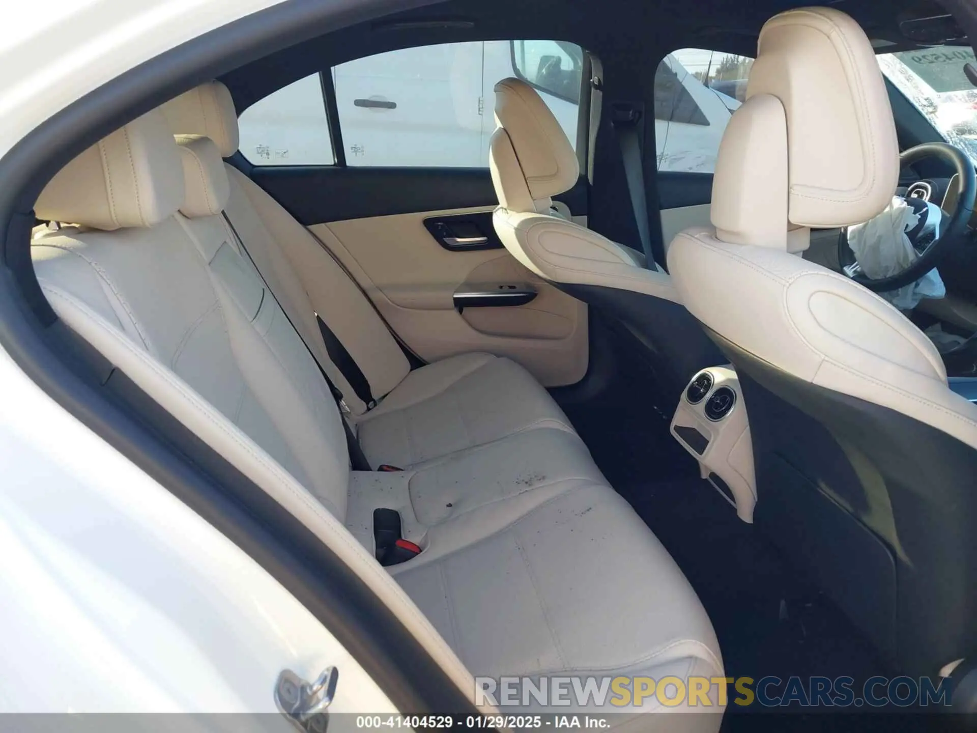 8 fotografías del automóvil dañado W1KAF4GB7RR228867 MERCEDES-BENZ C 300 2024