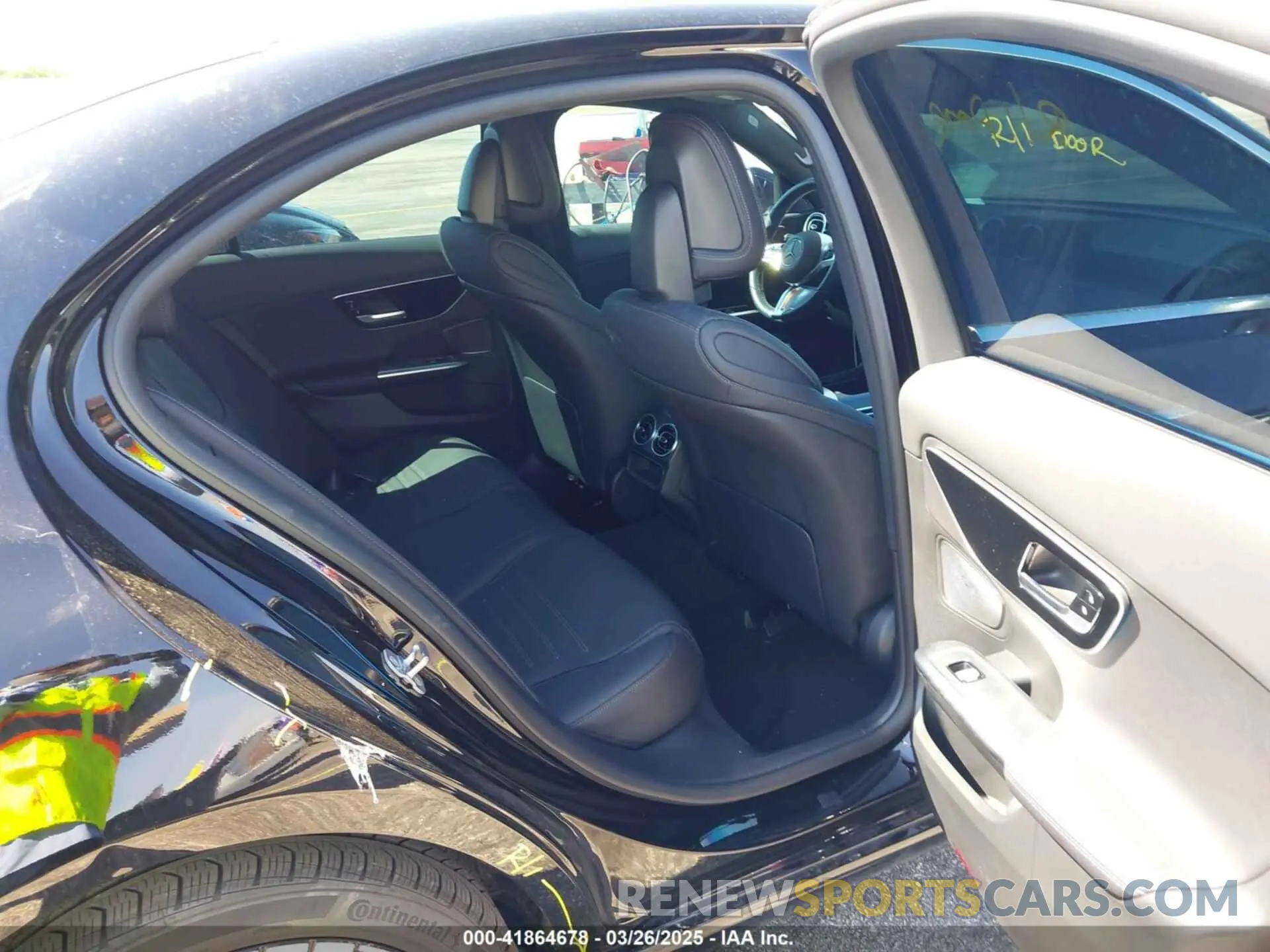 8 fotografías del automóvil dañado W1KAF4GB8RR219658 MERCEDES-BENZ C 300 2024