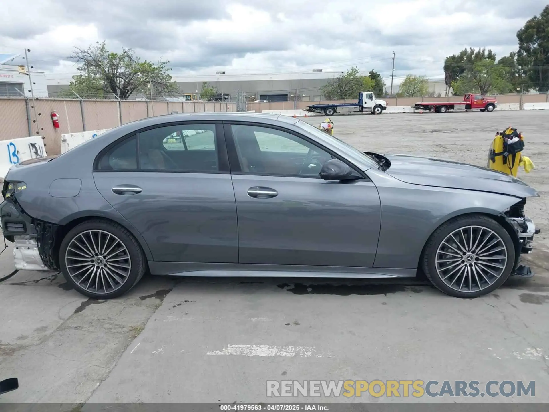 14 fotografías del automóvil dañado W1KAF4GB9RR212086 MERCEDES-BENZ C 300 2024