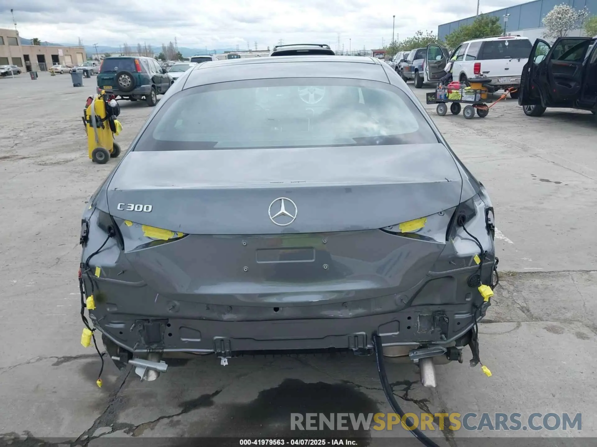 17 fotografías del automóvil dañado W1KAF4GB9RR212086 MERCEDES-BENZ C 300 2024