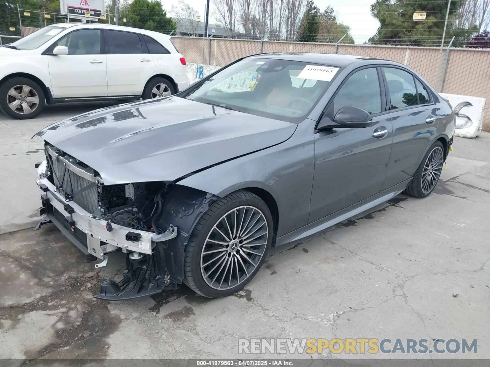 2 fotografías del automóvil dañado W1KAF4GB9RR212086 MERCEDES-BENZ C 300 2024