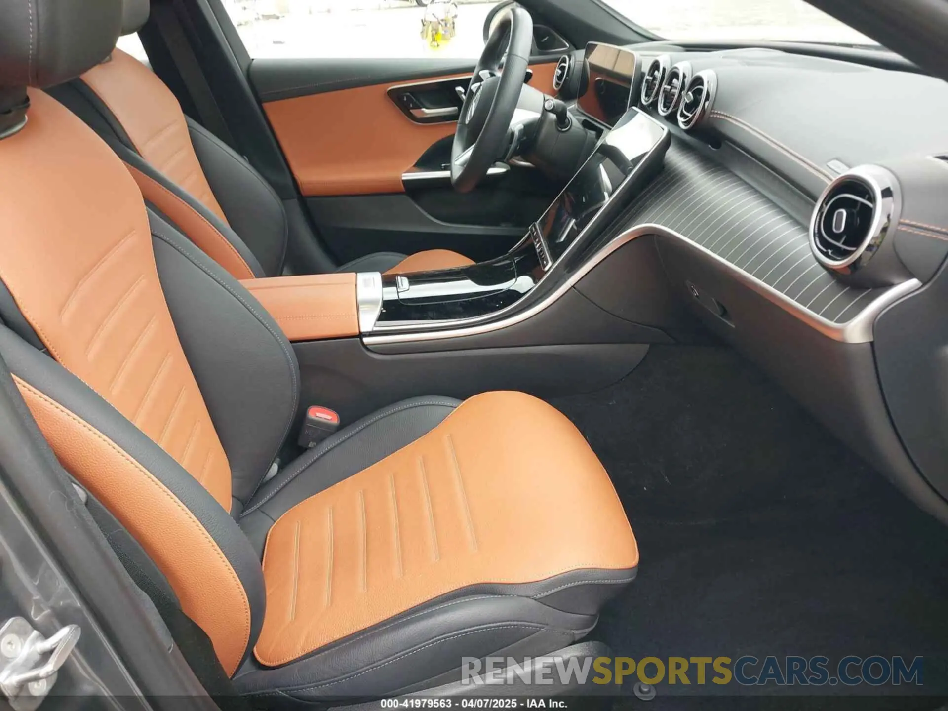 5 fotografías del automóvil dañado W1KAF4GB9RR212086 MERCEDES-BENZ C 300 2024