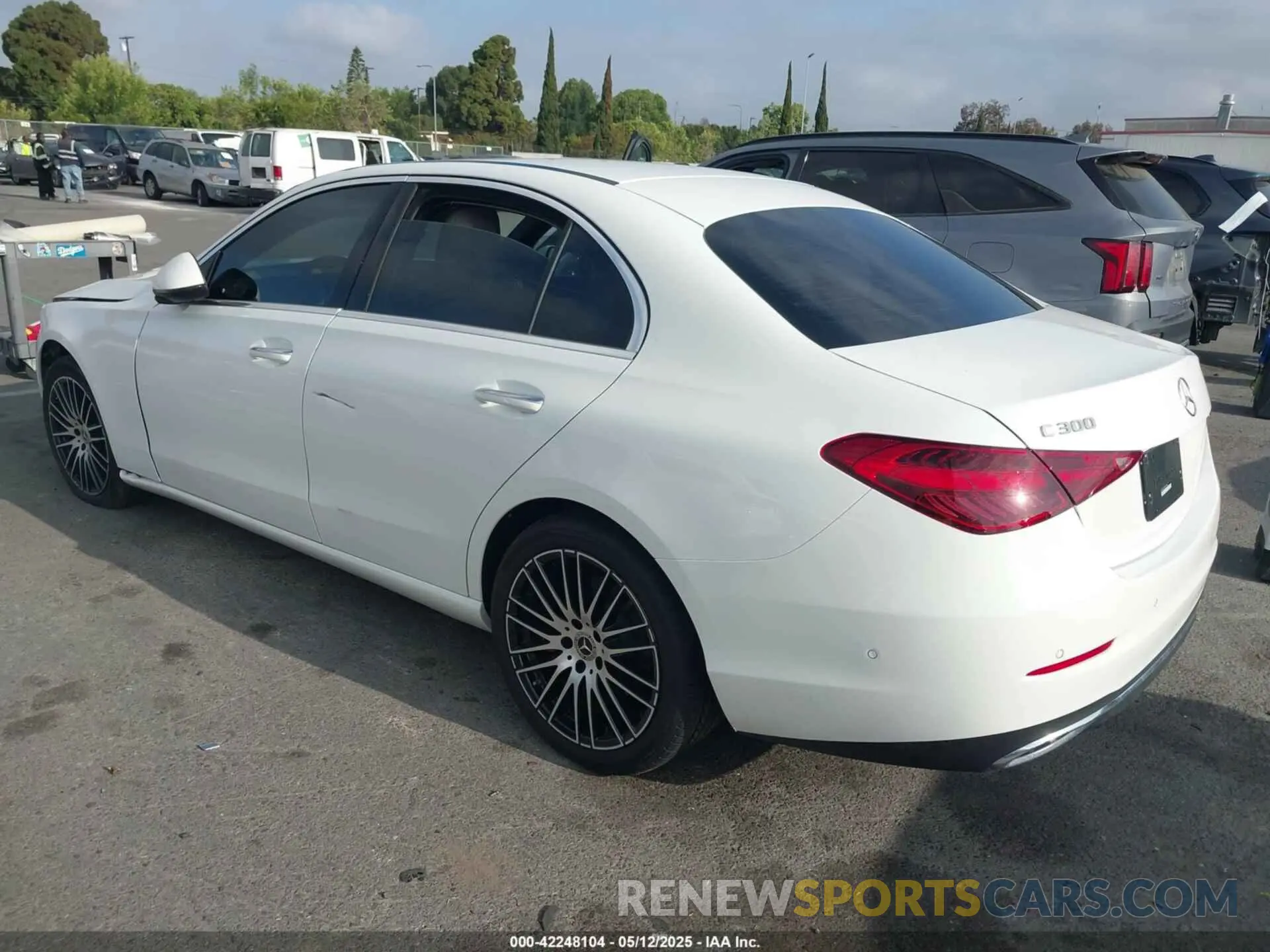 3 fotografías del automóvil dañado W1KAF4GB9RR237814 MERCEDES-BENZ C 300 2024