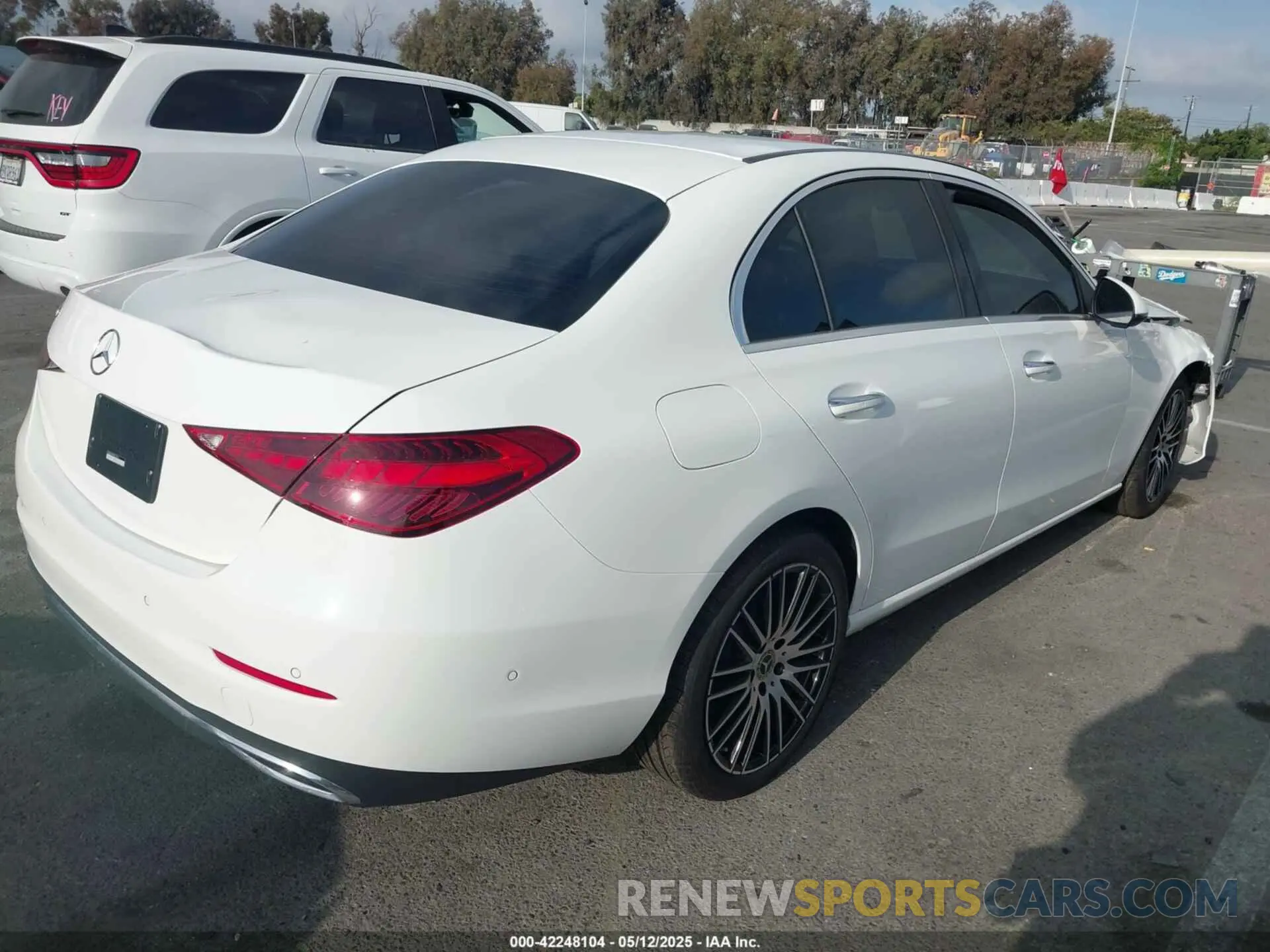 4 fotografías del automóvil dañado W1KAF4GB9RR237814 MERCEDES-BENZ C 300 2024
