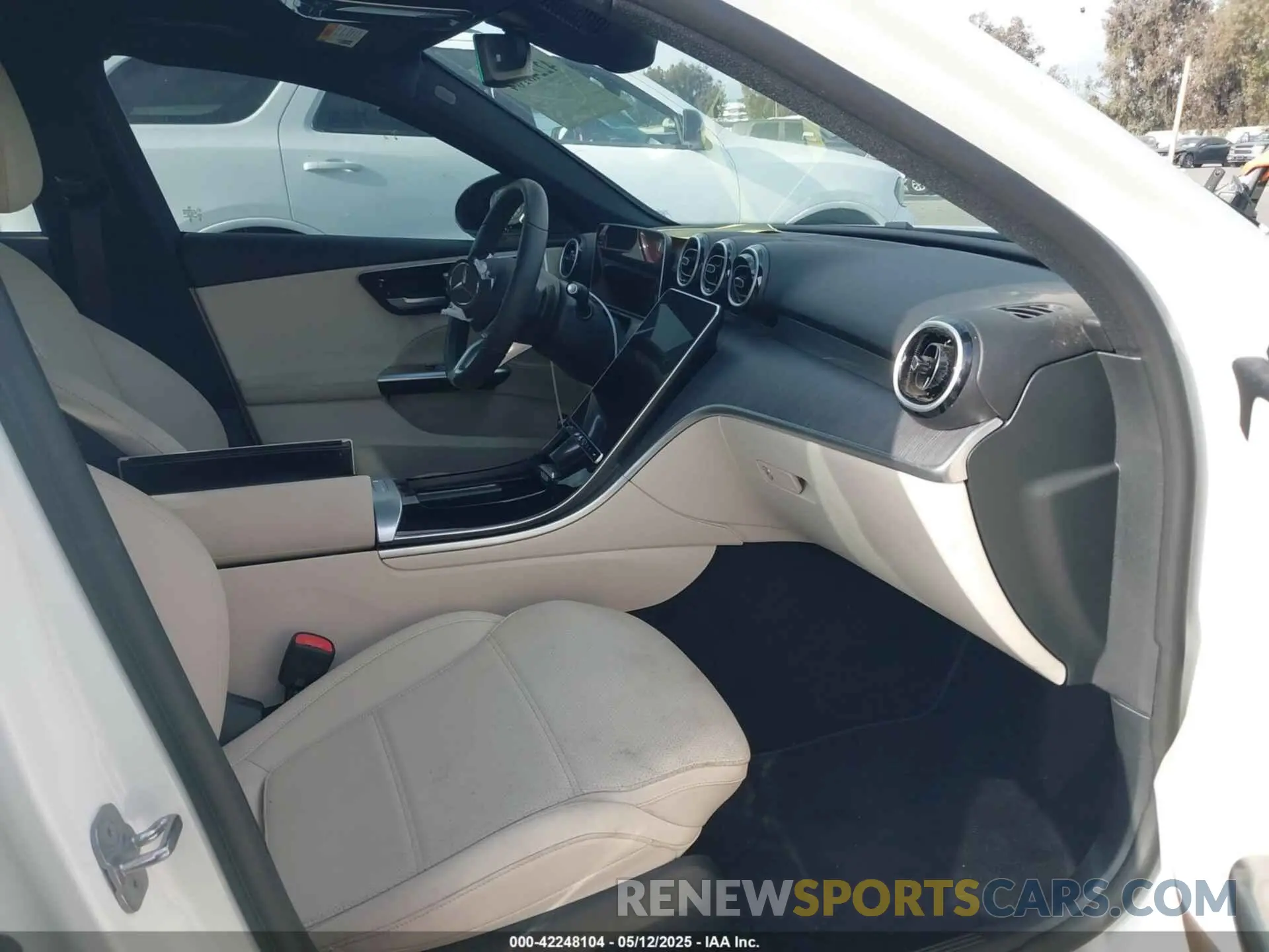 5 fotografías del automóvil dañado W1KAF4GB9RR237814 MERCEDES-BENZ C 300 2024