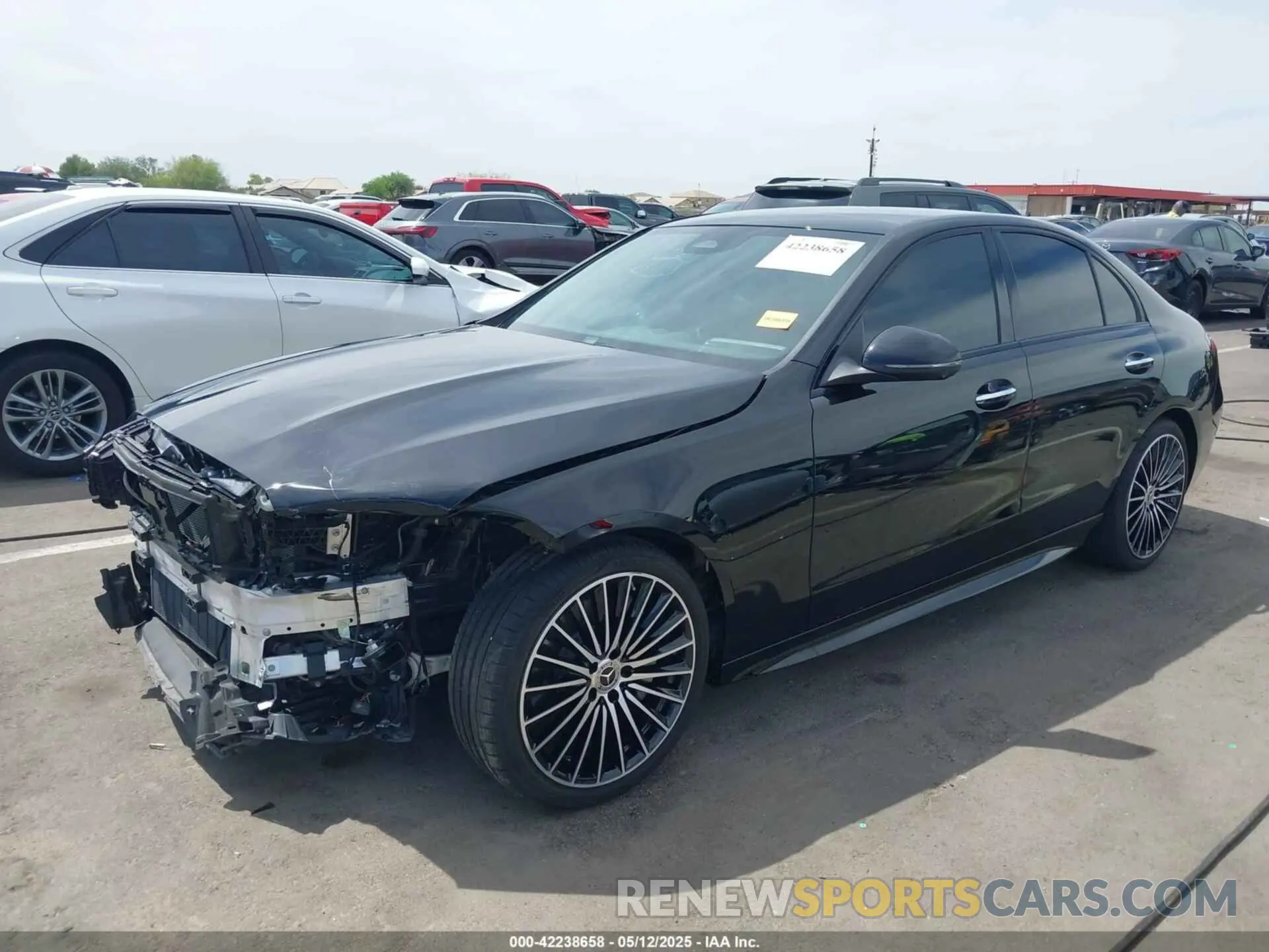 2 fotografías del automóvil dañado W1KAF4GBXRR208466 MERCEDES-BENZ C 300 2024