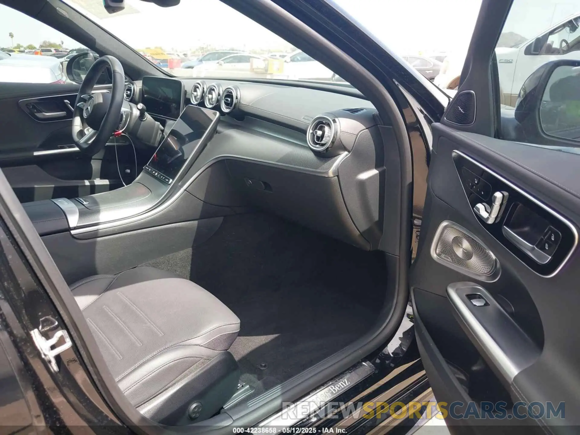 5 fotografías del automóvil dañado W1KAF4GBXRR208466 MERCEDES-BENZ C 300 2024