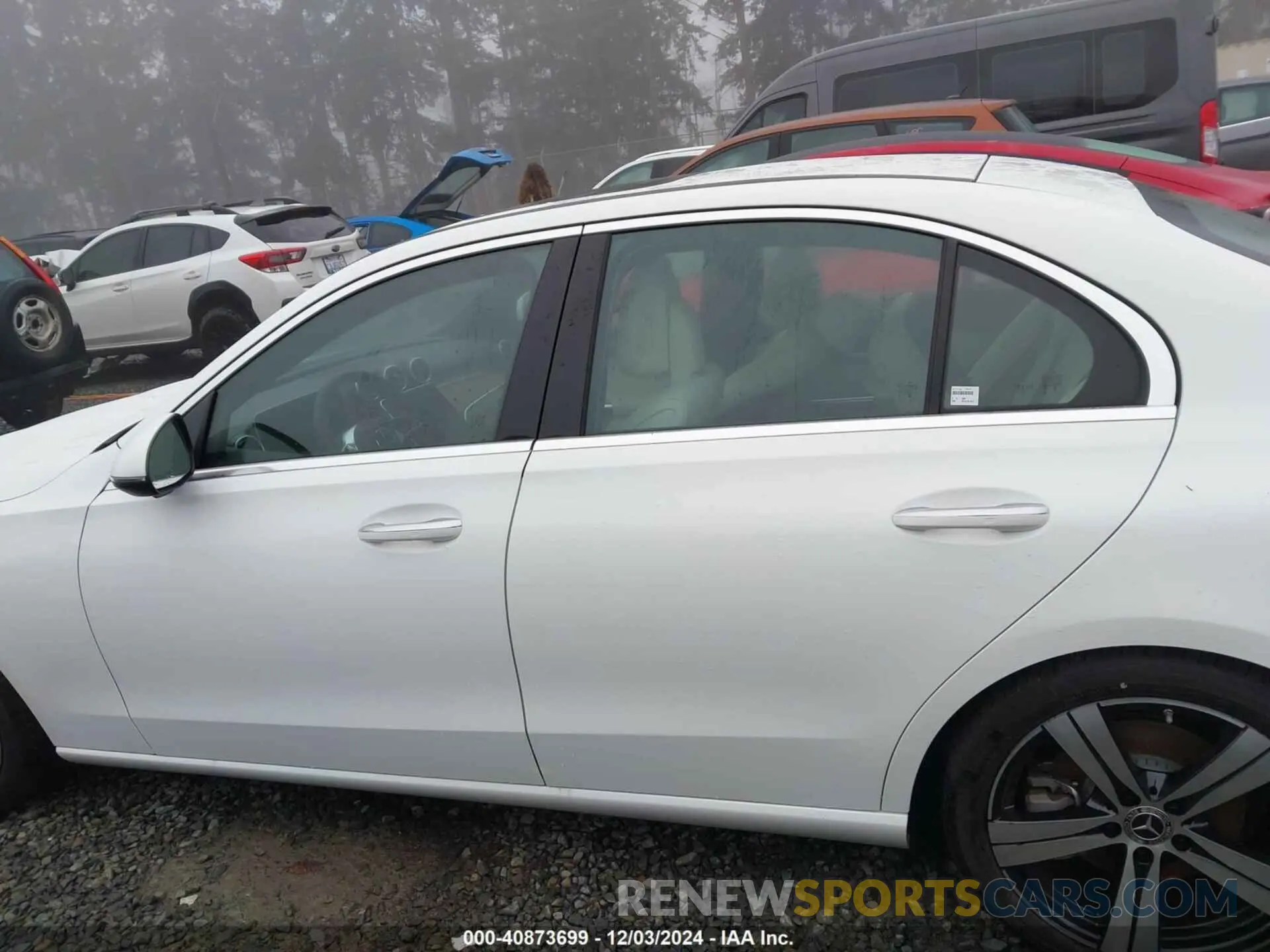 13 fotografías del automóvil dañado W1KAF4HB1RR178188 MERCEDES-BENZ C 300 2024
